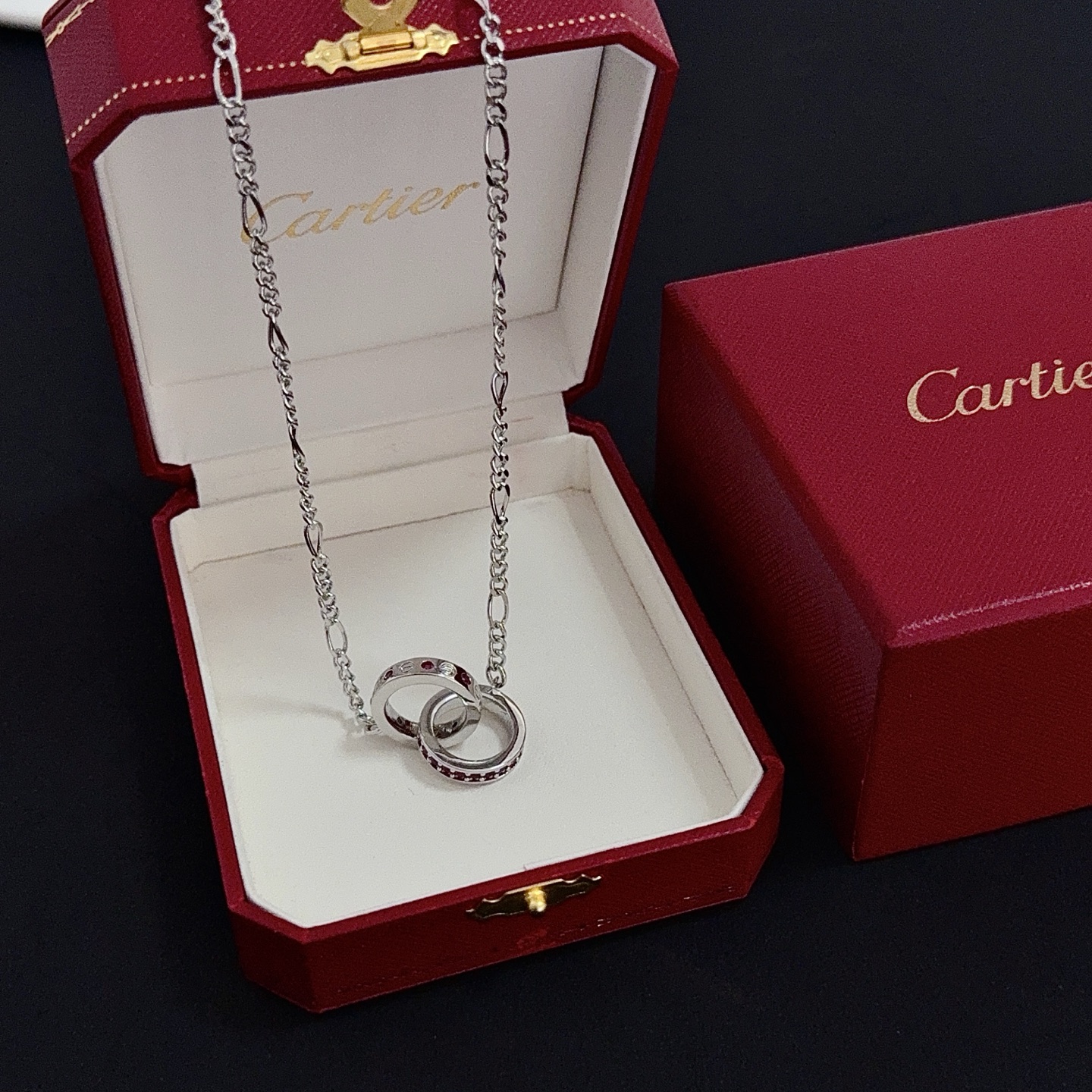 NO:665542,Cartier diamond-encrusted necklace, high-end customized version, diamond-encrusted craftsmanship, V gold material, classic and fashionable style, reconstruct the aesthetics of love with sharp lines!  Breaking the rules, the diamond-encrusted design actually achieves the ceiling of high-end sense - no need for flashy accumulation, love should be as pure as ever. Cartier is loved by many celebrities and Internet celebrities. The Leopard series bracelet is absolutely an eternal classic, and it is not limited to men and women, and there is no age limit!  Wear it and you will be the center of attention!  , jewelry boutique,cartier,necklace,bracelet19860909卡地亚镶钻项链 高端定制版本 镶嵌钻工艺 V金材质 经典而时尚风格 用凌厉线条重构爱情美学！打破常规,镶嵌钻设计反而成就高级感天花板——无需浮华堆砌,爱本应纯粹如初 卡地亚受众多明星网红的爱戴 豹子系列手镯 绝对是永恒经典 而且男女不限 年龄不限 ！戴上它你就是焦点！,饰品精品,cartier,necklace,bracelet,Jewelry