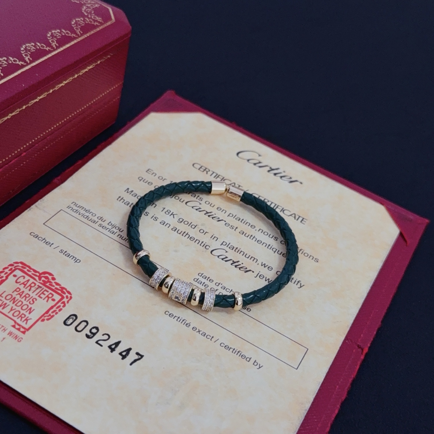 Cartier 卡地亚镶钻皮绳手镯 高端定制版本 镶嵌钻工艺 V金材质 而 风格 用凌厉线条重构爱情美学 打破常规