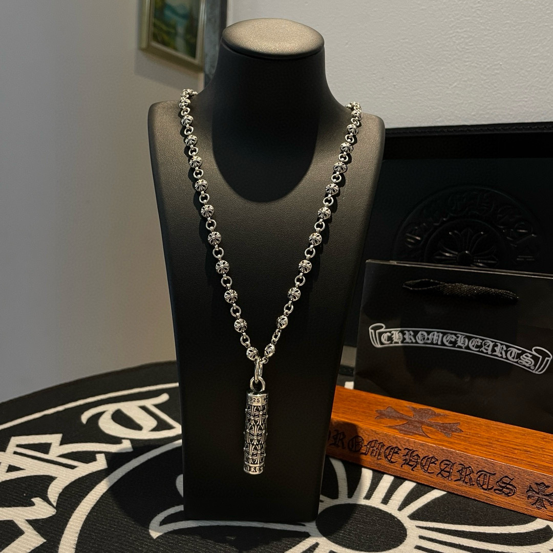 NO:678574,Batch Douyin/Kuaishou/ins/Xiaohongshu/live broadcast popular, new [counter quality] Chrome Hearts Chrome Hearts cross flower ball necklace, cross flower cylindrical pendant, different concave and convex shapes pattern design style, showing a distinctive cross. The Scout flower is the symbol of Chrome Hearts, so it is more durable. Authentic Chrome Hearts Chrome Hearts is different from the ordinary light version in the market. Match the standard quality. Look at the printing details. The degree of retro gray oxidation. Seiko version!  !  !  Purely handmade ~ Authentic open mold fashion essentials. Can be worn by both men and women. Same style for couples. Official website original. Rock punk Thai silver style. Retro elements. Trendy and versatile!  , jewelry boutique, chrome hearts, chrome hearts, necklace19860909批 抖音/快手/ins/小红书/直播热门 ,新款【专柜品质】Chrome Hearts克罗心十字花球项链 ,十字花圆柱吊坠,凹凸造型不同的花纹设计风格 呈现出与众不同 十字架 童军花是克罗心的志 所以更经久不衰 正品打版Chrome Hearts克罗心 区别市场普通轻版 对版对标品质 看字印细节 复古做旧灰氧程度.精工版本！！！ 纯手工打造 ～正品开模潮流时尚必备 男女均可佩戴 情侣同款 官网原版 摇滚朋克泰银风格 复古元素 潮流百搭！,饰品精品,chrome hearts,chrome hearts,necklace,Jewelry