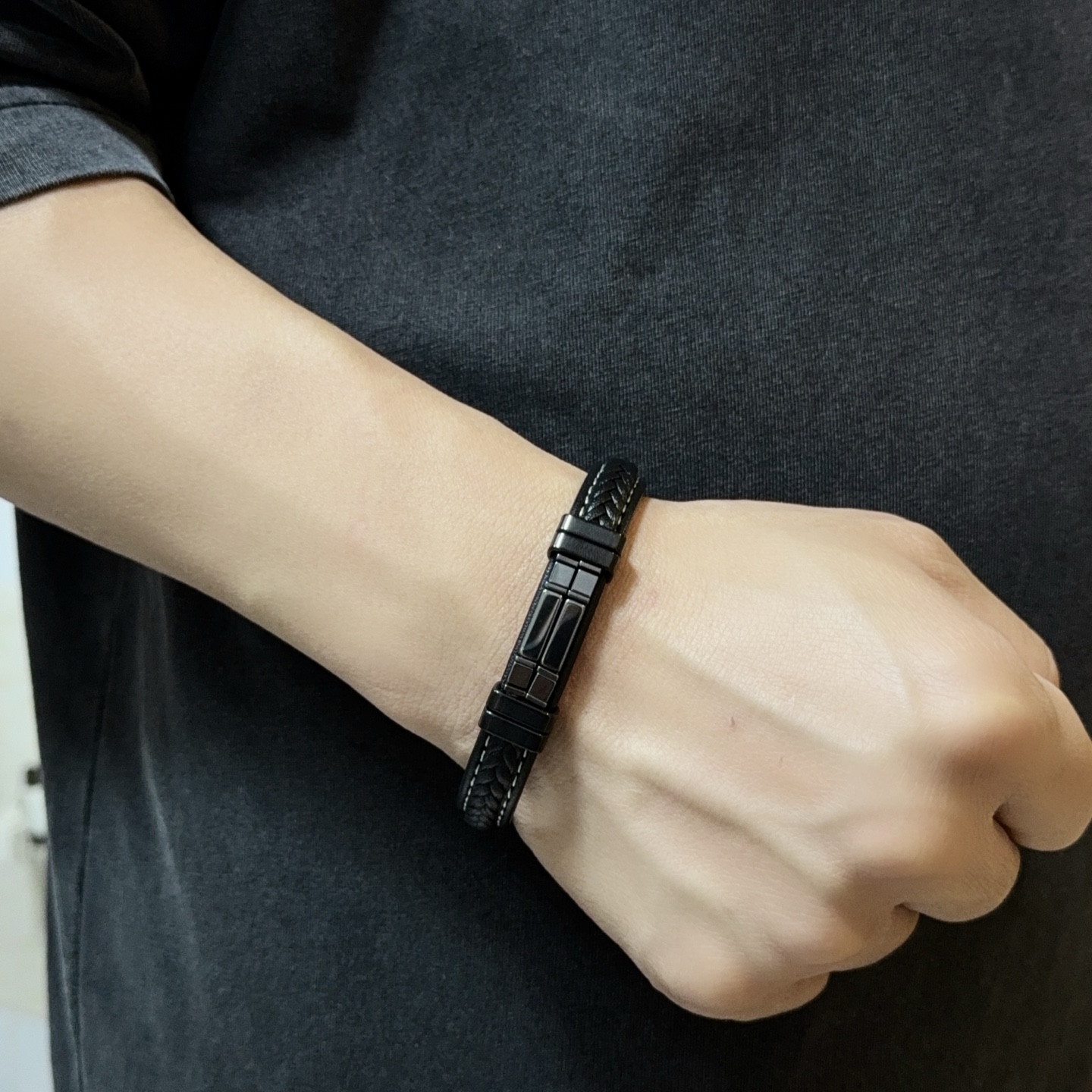 NO:678555,New [counter quality] Chrome Hearts Chrome Hearts leather rope bracelet bracelet, different concave and convex shapes, different pattern design styles, showing a distinctive cross Scout flower is the symbol of Chrome Hearts, so it is more durable. Genuine pattern-printed Chrome Hearts Chrome Hearts is different from the ordinary light version in the market. Match the version and standard quality. Look at the printing details, the degree of retro gray oxidation. Seiko version!  , jewelry boutique, chrome hearts, chrome hearts, bracelet19860909新款【专柜品质】Chrome Hearts克罗心皮绳手镯手绳,凹凸造型不同的花纹设计风格呈现出与众不同 十字架童军花是克罗心的标志 所以更经久不衰 正品打版Chrome Hearts克罗心 区别市场普通轻版 对版对标品质 看字印细节 复古做旧灰氧程度.精工版本！,饰品精品,chrome hearts,chrome hearts,bracelet,Jewelry