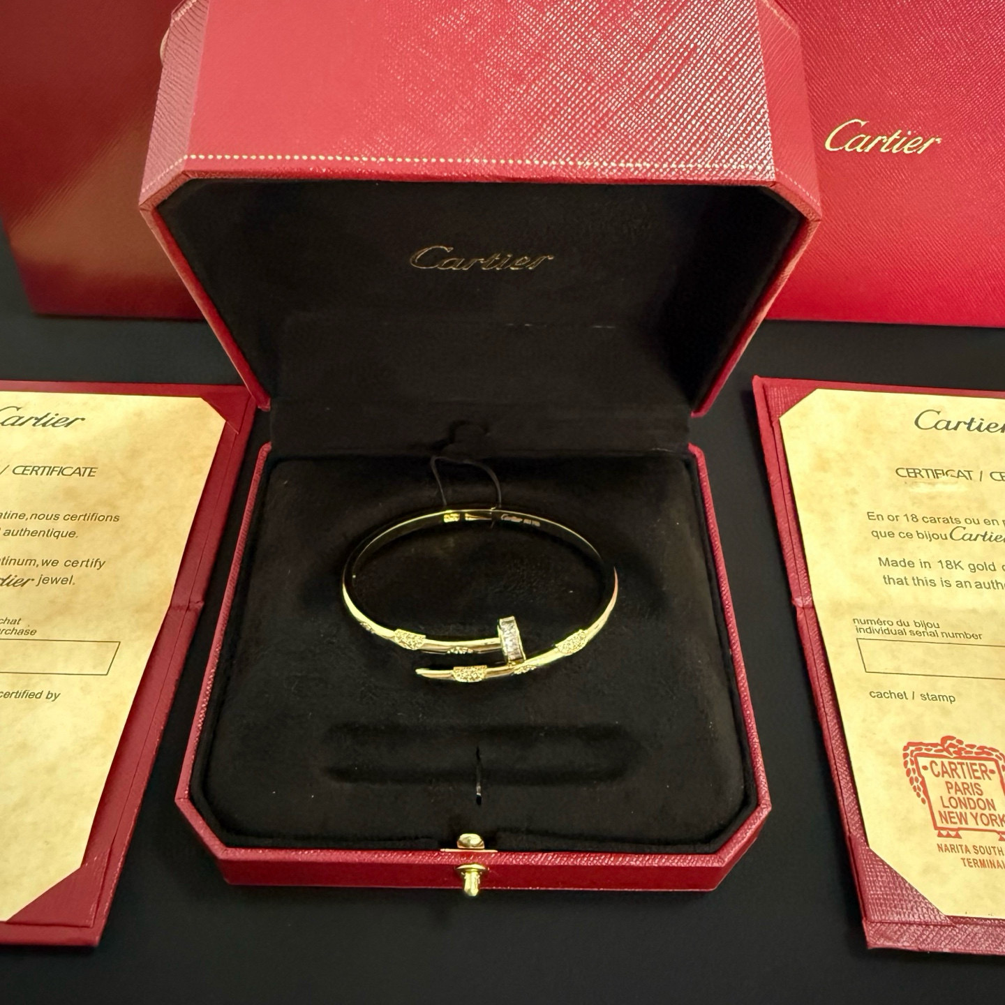 Cartier 卡地亚钉子镶钻手镯 高端定制版本 镶嵌钻工艺 V金材质 而 风格 用凌厉线条重构爱情美学 打破常规