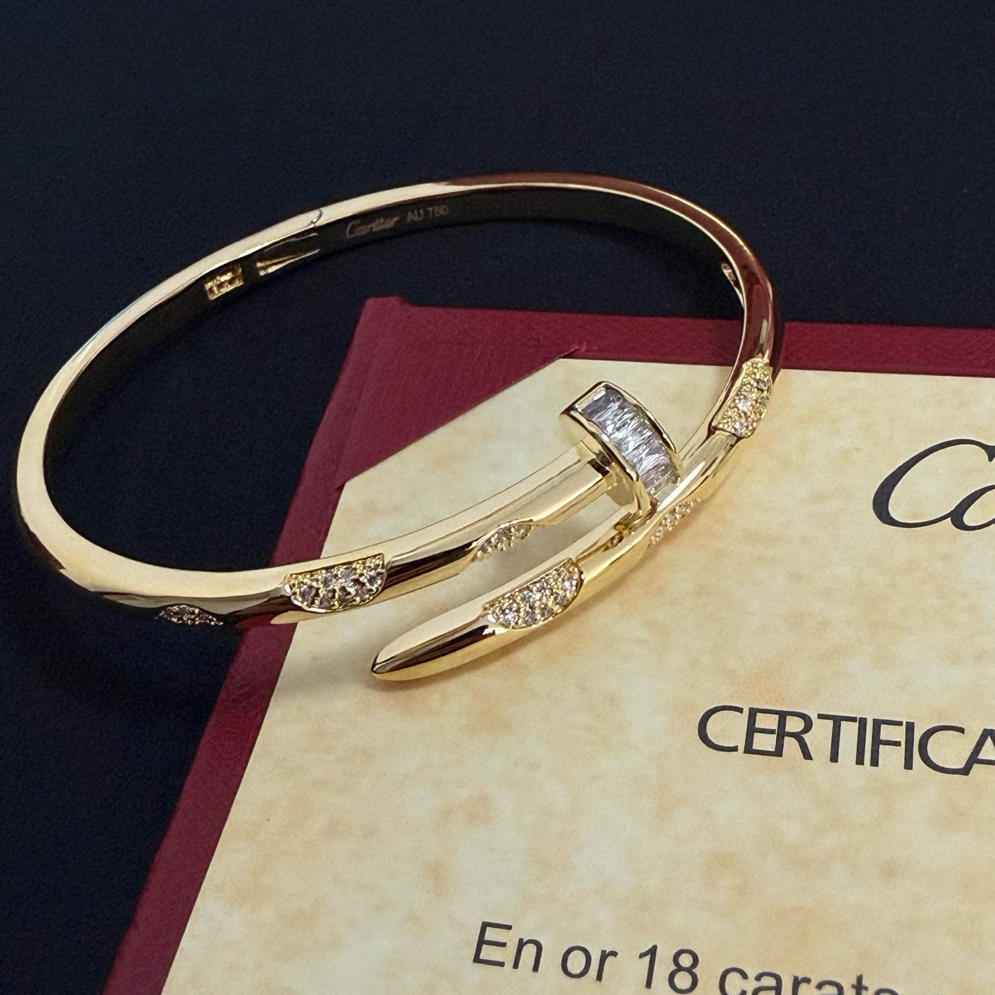 Cartier 卡地亚钉子镶钻手镯 高端定制版本 镶嵌钻工艺 V金材质 而 风格 用凌厉线条重构爱情美学 打破常规