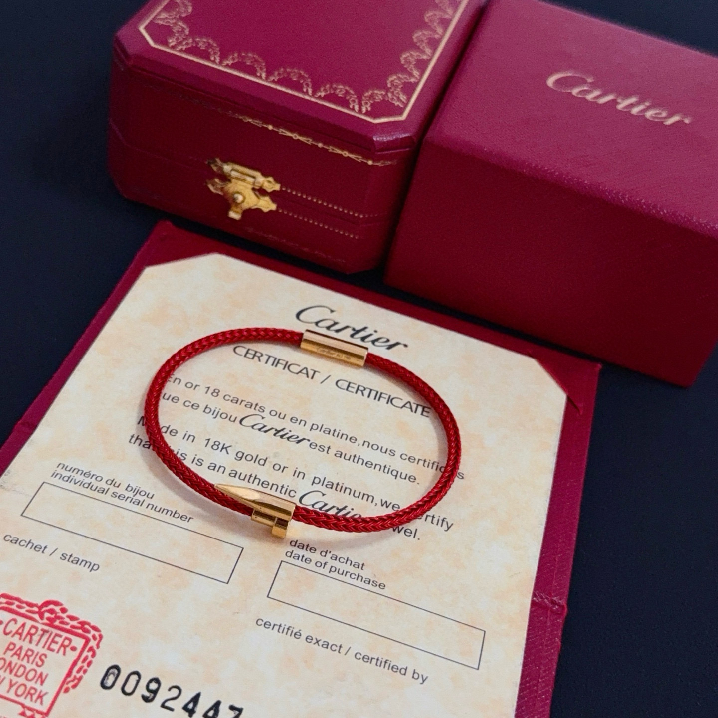 Cartier 卡地亚手镯手绳 高端定制版本 镶嵌钻工艺 V金材质 而 风格 用凌厉线条重构爱情美学 打破常规