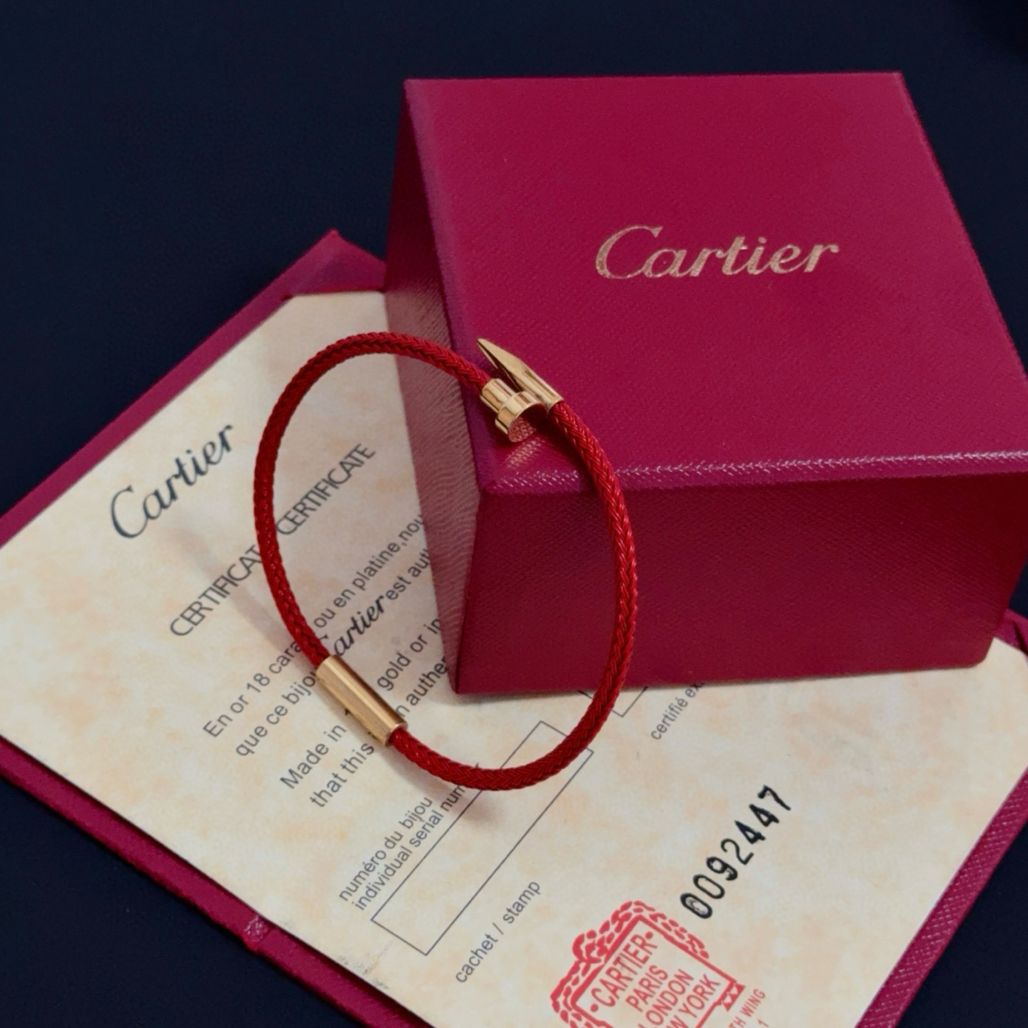 Cartier 卡地亚手镯手绳 高端定制版本 镶嵌钻工艺 V金材质 而 风格 用凌厉线条重构爱情美学 打破常规