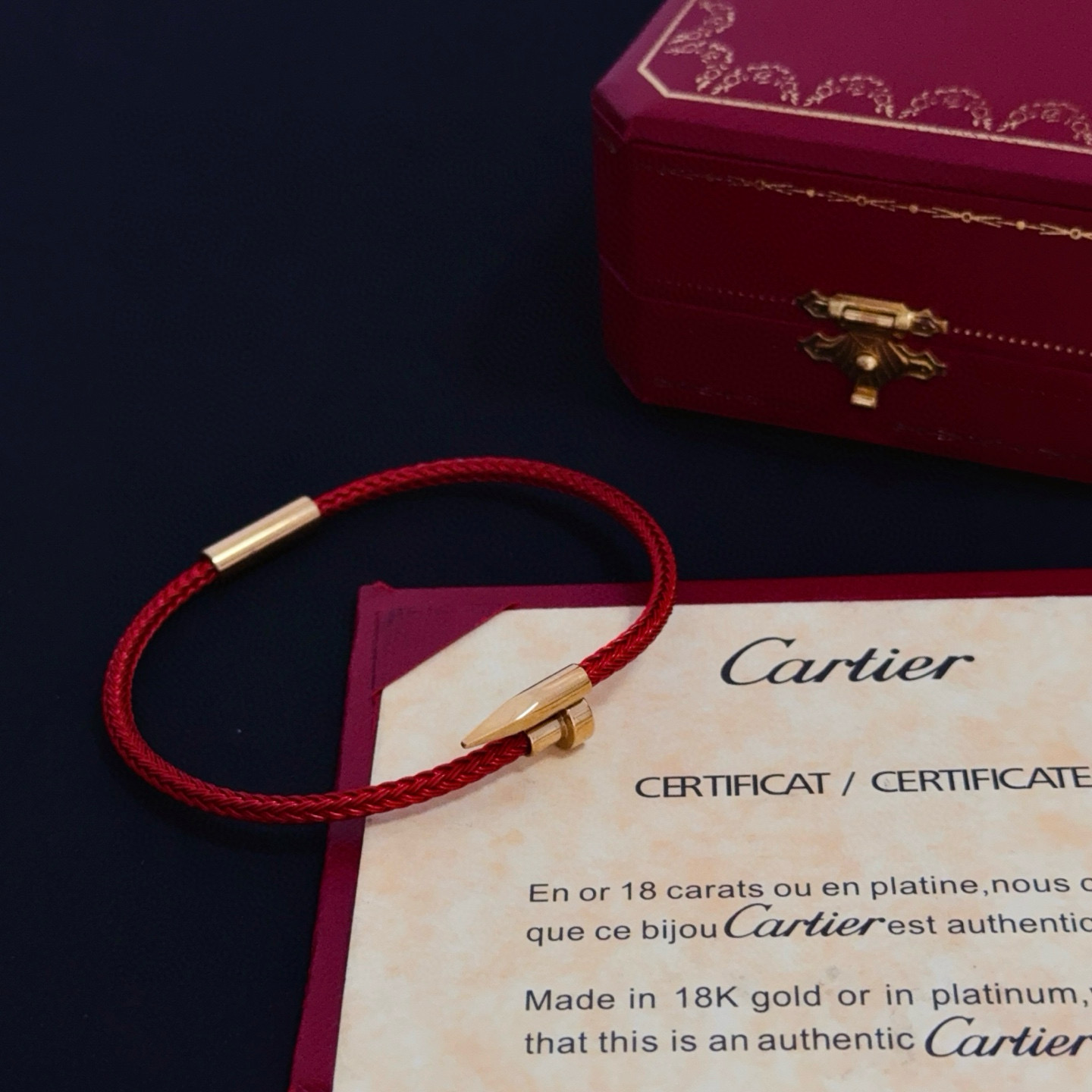 Cartier 卡地亚手镯手绳 高端定制版本 镶嵌钻工艺 V金材质 而 风格 用凌厉线条重构爱情美学 打破常规