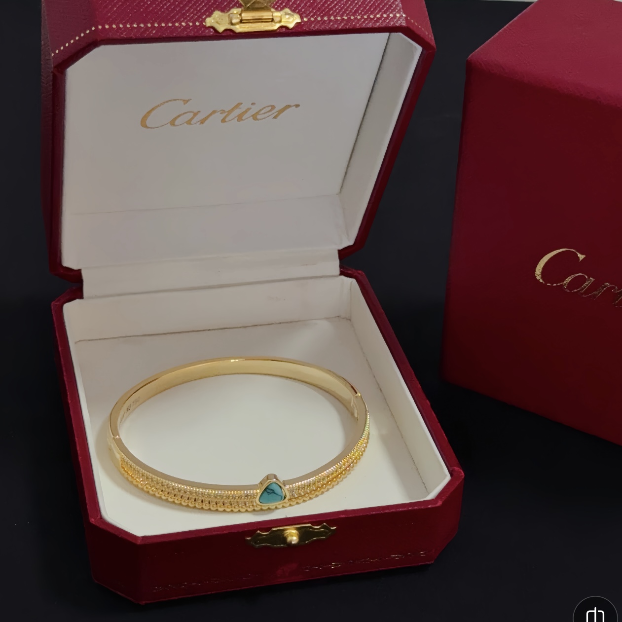 NO:678815,Cartier diamond-encrusted bracelet, high-end customized version, diamond-encrusted craftsmanship, V gold material, classic and fashionable style, reconstruct the aesthetics of love with sharp lines!  Breaking the rules, the diamond-encrusted design actually achieves the ceiling of high-end sense - no need for flashy accumulation, love should be as pure as ever. Cartier is loved by many celebrities and Internet celebrities. The Leopard series bracelet is absolutely an eternal classic, and it is not limited to men and women, and there is no age limit!  Wear it and you will be the center of attention!  , jewelry boutique, cartier, bracelet19860909卡地亚镶钻手镯 高端定制版本 镶嵌钻工艺 V金材质 经典而时尚风格 用凌厉线条重构爱情美学！打破常规,镶嵌钻设计反而成就高级感天花板——无需浮华堆砌,爱本应纯粹如初 卡地亚受众多明星网红的爱戴 豹子系列手镯 绝对是永恒经典 而且男女不限 年龄不限 ！戴上它你就是焦点！,饰品精品,cartier,bracelet,Jewelry