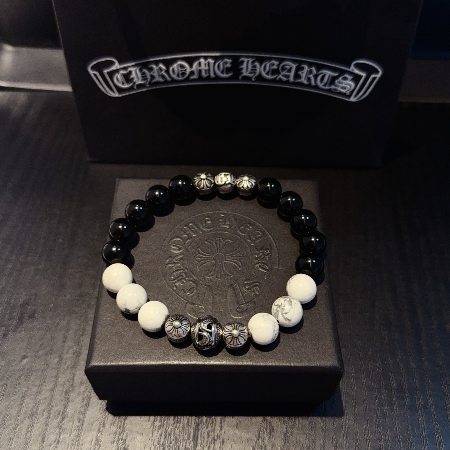 NO:678604,Batch of new [counter quality] Chrome Hearts classic retro multi-element obsidian bracelet, popular on Kuaishou/ins/Xiaohongshu, the different concave and convex shapes of the pattern design style are unique. The cross scout flower is the symbol of Chrome Hearts, so it is more durable. Genuine pattern-printing Chrome Hearts is different from the ordinary light version in the market. Match the version and standard quality. Look at the printing details. The degree of retro gray oxidation. Seiko version!  , jewelry boutique, chrome hearts, chrome hearts, bracelet19860909批 新款【专柜品质】Chrome Hearts克罗心 经典复古多元素黑曜石手串手链 ,快手/ins/小红书热门,凹凸造型不同的花纹设计风格呈现出与众不同 十字架童军花是克罗心的标志 所以更经久不衰 正品打版Chrome Hearts克罗心 区别市场普通轻版 对版对标品质 看字印细节 复古做旧灰氧程度.精工版本！,饰品精品,chrome hearts,chrome hearts,bracelet,Jewelry