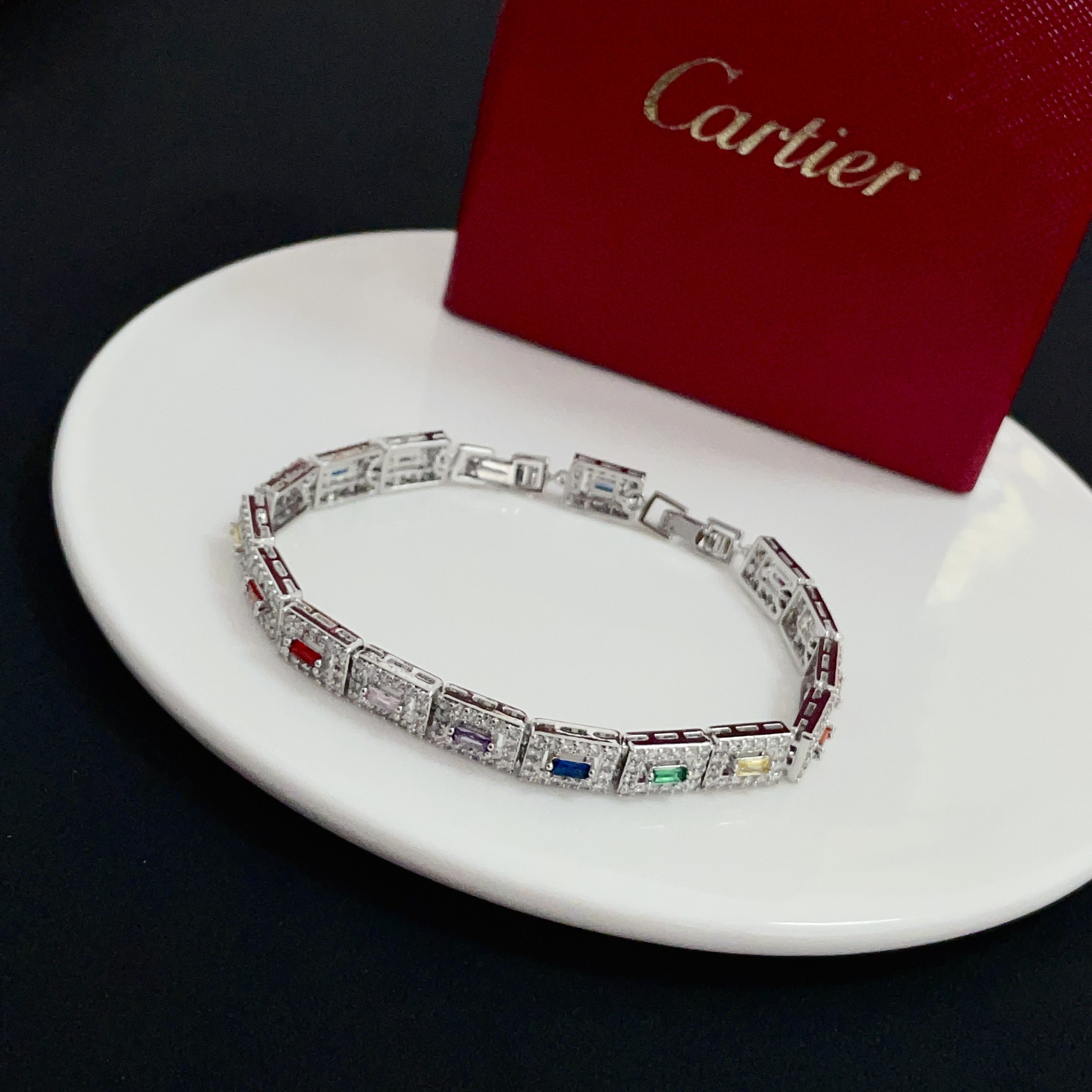 NO:678824,Cartier colored diamond bracelet, high-end customized version, inlaid with diamond craftsmanship, V-gold material, classic and fashionable style, reconstructing the aesthetics of love with sharp lines!  Breaking the rules, the diamond-encrusted design actually achieves the ceiling of high-end sense - no need for flashy accumulation, love should be as pure as ever. Cartier is loved by many celebrities and Internet celebrities. The Leopard series bracelet is absolutely an eternal classic, and it is not limited to men and women, and there is no age limit!  Wear it and you will be the center of attention!  , jewelry boutique,cartier,bracelet,bracelet19860909卡地亚彩钻手链 高端定制版本 镶嵌钻工艺 V金材质 经典而时尚风格 用凌厉线条重构爱情美学！打破常规,镶嵌钻设计反而成就高级感天花板——无需浮华堆砌,爱本应纯粹如初 卡地亚受众多明星网红的爱戴 豹子系列手镯 绝对是永恒经典 而且男女不限 年龄不限 ！戴上它你就是焦点！,饰品精品,cartier,bracelet,bracelet,Jewelry