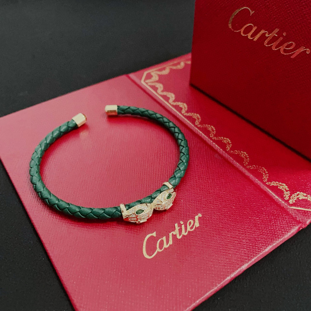 Cartier 卡地亚皮绳手镯 高端定制版本 镶嵌钻工艺 V金材质 而 风格 用凌厉线条重构爱情美学 打破常规