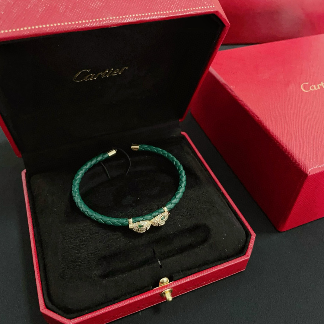 Cartier 卡地亚皮绳手镯 高端定制版本 镶嵌钻工艺 V金材质 而 风格 用凌厉线条重构爱情美学 打破常规