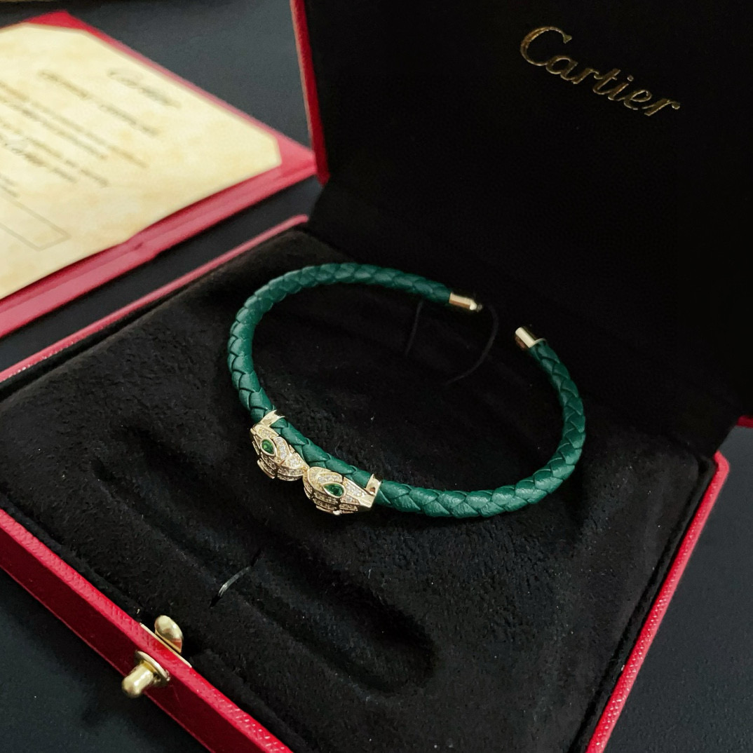 Cartier 卡地亚皮绳手镯 高端定制版本 镶嵌钻工艺 V金材质 而 风格 用凌厉线条重构爱情美学 打破常规