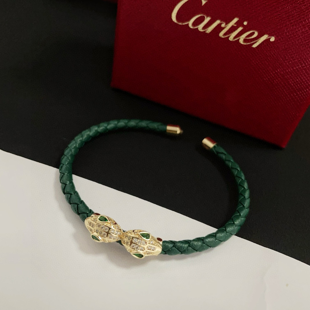 NO:678833,Cartier leather rope bracelet, high-end customized version, inlaid with diamond craftsmanship, V gold material, classic and fashionable style, reconstructing the aesthetics of love with sharp lines!  Breaking the rules, the diamond-encrusted design actually achieves the ceiling of high-end sense - no need for flashy accumulation, love should be as pure as ever. Cartier is loved by many celebrities and Internet celebrities. The Leopard series bracelet is absolutely an eternal classic, and it is not limited to men and women, and there is no age limit!  Wear it and you will be the center of attention!  , jewelry boutique, cartier, bracelet19860909卡地亚皮绳手镯 高端定制版本 镶嵌钻工艺 V金材质 经典而时尚风格 用凌厉线条重构爱情美学！打破常规,镶嵌钻设计反而成就高级感天花板——无需浮华堆砌,爱本应纯粹如初 卡地亚受众多明星网红的爱戴 豹子系列手镯 绝对是永恒经典 而且男女不限 年龄不限 ！戴上它你就是焦点！,饰品精品,cartier,bracelet,Jewelry