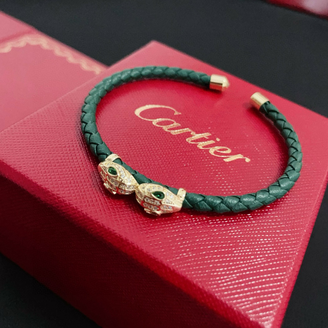 Cartier 卡地亚皮绳手镯 高端定制版本 镶嵌钻工艺 V金材质 而 风格 用凌厉线条重构爱情美学 打破常规