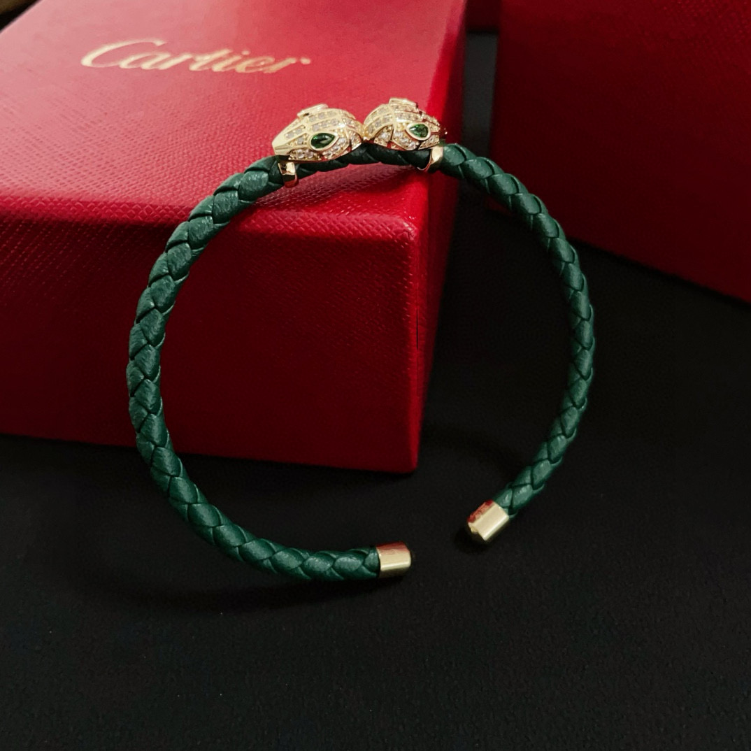 Cartier 卡地亚皮绳手镯 高端定制版本 镶嵌钻工艺 V金材质 而 风格 用凌厉线条重构爱情美学 打破常规