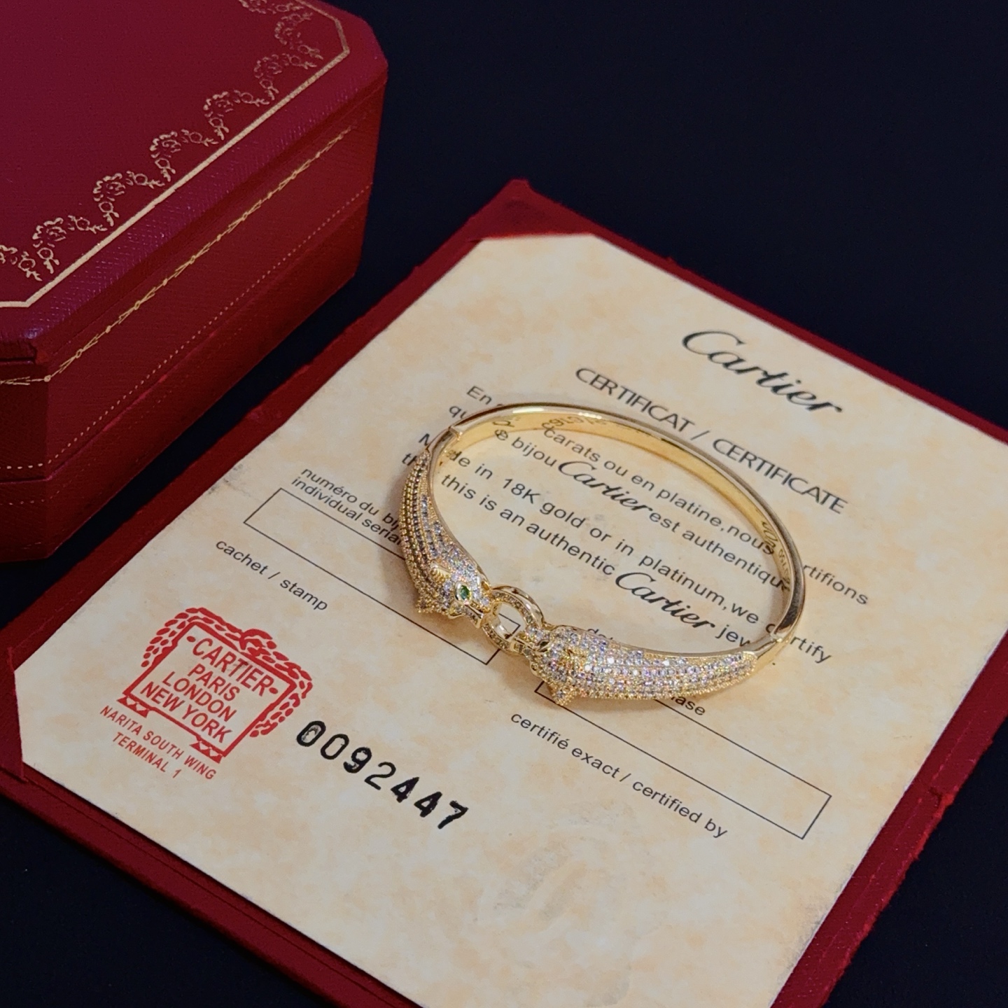 Cartier 卡地亚镶钻猎豹手镯 高端定制版本 镶嵌钻工艺 V金材质 而 风格 用凌厉线条重构爱情美学 打破常规