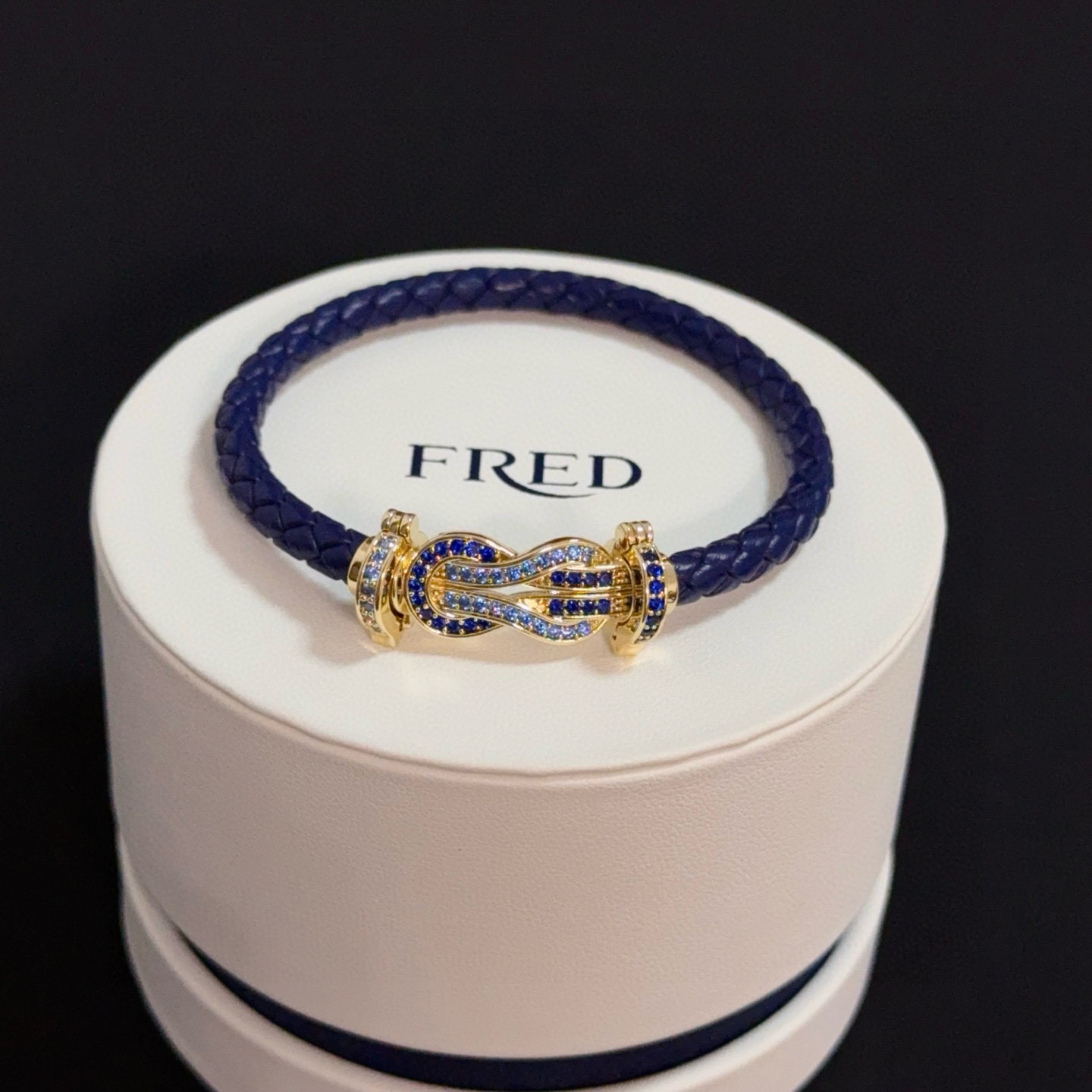 NO:678842,Popular Frederic full diamond horseshoe buckle bracelet, classic and versatile, a must-have item for fashionistas, fashionable and exquisite, 11 pairs of customized versions, thickened 18k electroplating process, the effect is very versatile!  !  , jewelry boutique, bracelet19860909火爆 费雷德满钻马蹄扣手镯 经典百搭,网红达人 时尚一族备必单品,时尚精致,11对版定制,加厚电镀18k工艺,上手效果非常百搭！！,饰品精品,bracelet,Jewelry