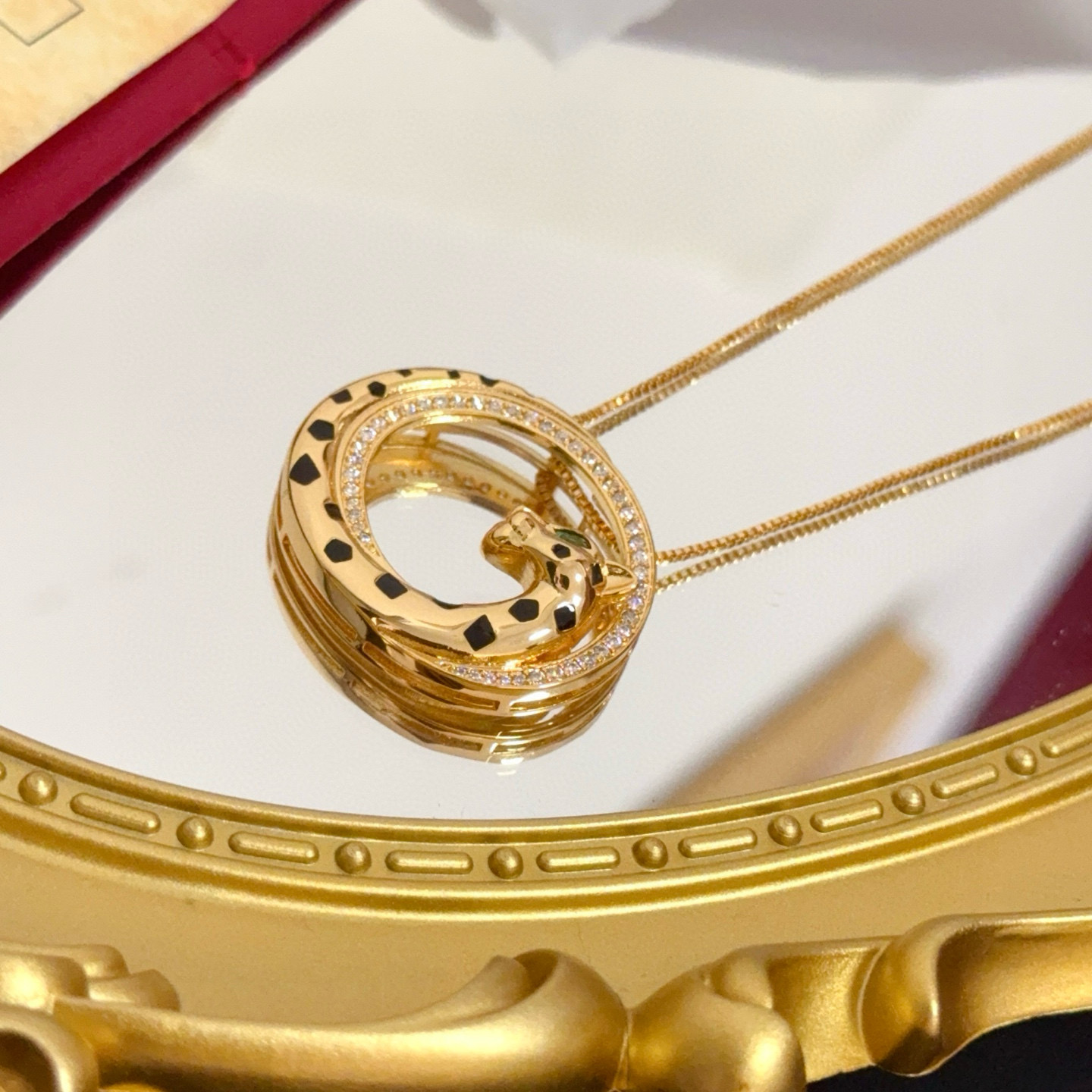 Cartier 卡地亚豹头项链 高端定制版本 镶嵌钻工艺 V金材质 而 风格 用凌厉线条重构爱情美学 打破常规