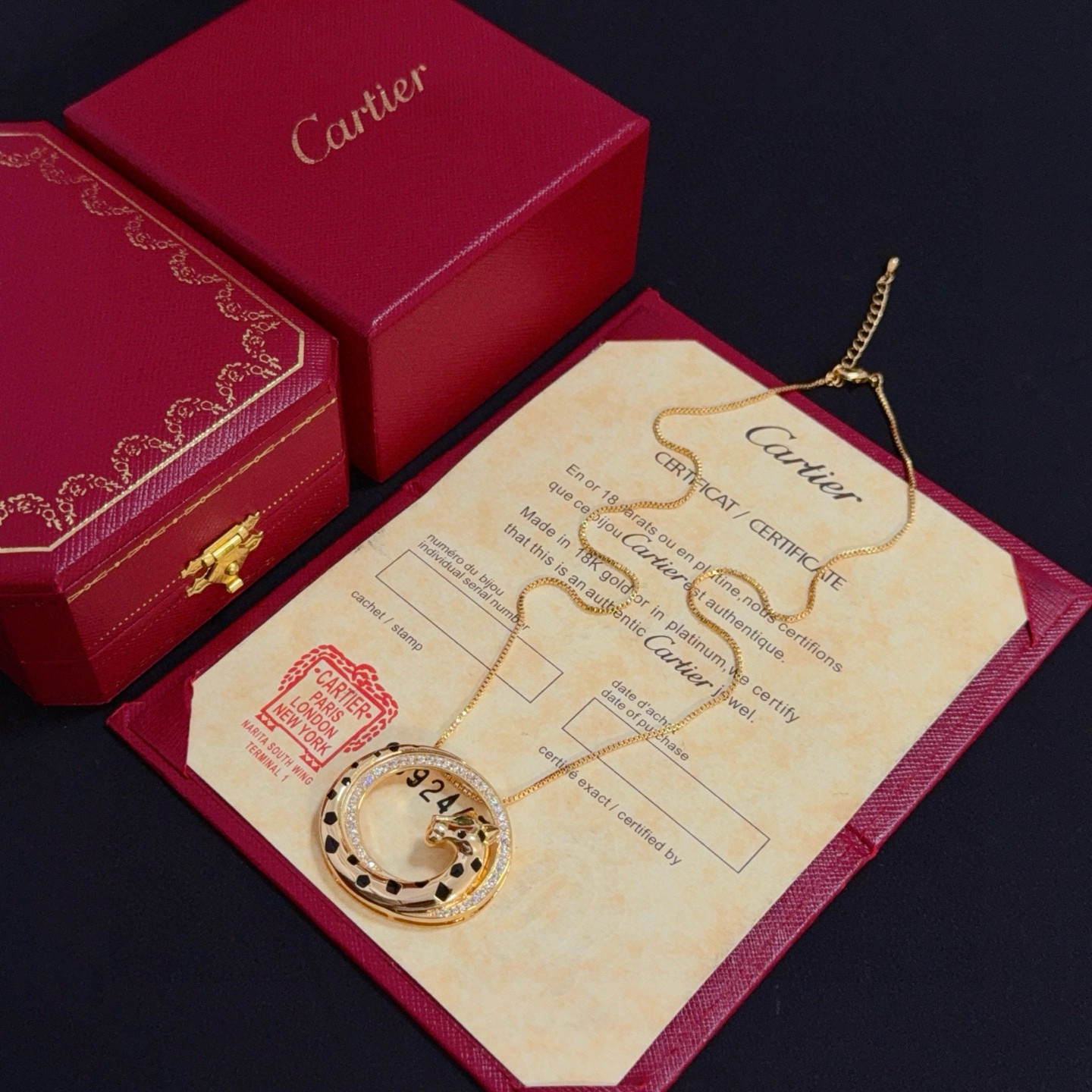 Cartier 卡地亚豹头项链 高端定制版本 镶嵌钻工艺 V金材质 而 风格 用凌厉线条重构爱情美学 打破常规