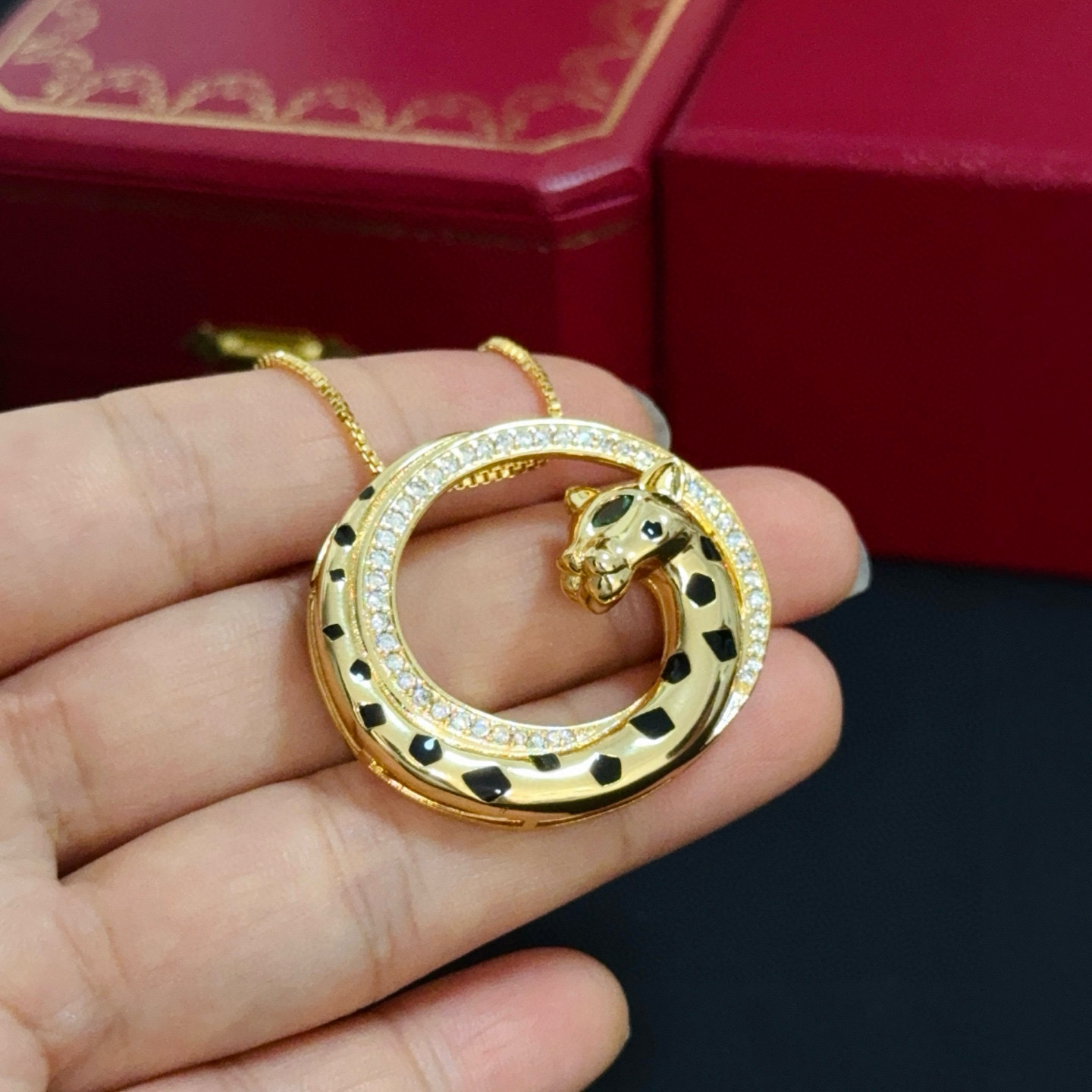 Cartier 卡地亚豹头项链 高端定制版本 镶嵌钻工艺 V金材质 而 风格 用凌厉线条重构爱情美学 打破常规