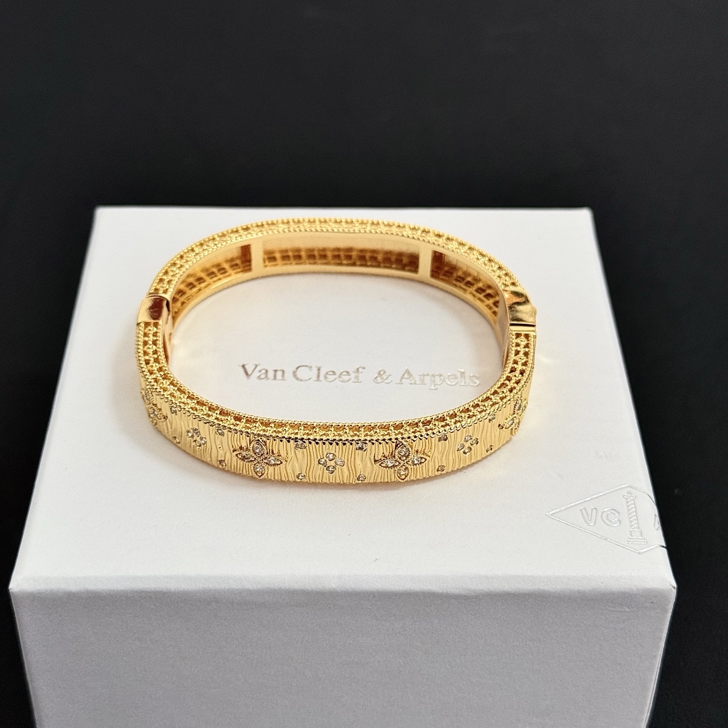 Pulseira Van Cleef Arpels Four-Leaf Clover em ouro amarelo com incrustações de diamantes 17 cm
