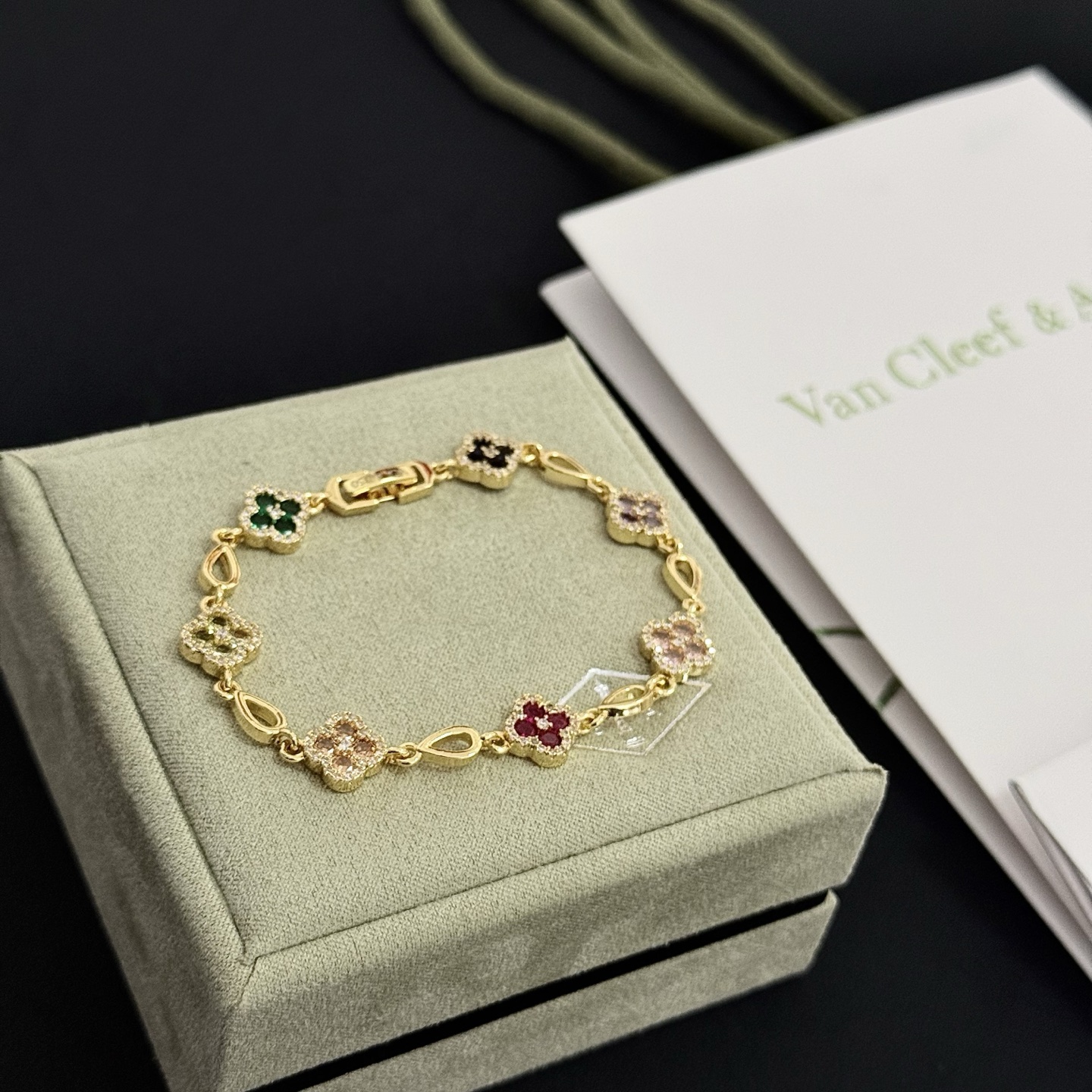 Van Cleef & Arpels Jewelry 〔 〕 VCA V — photo 4