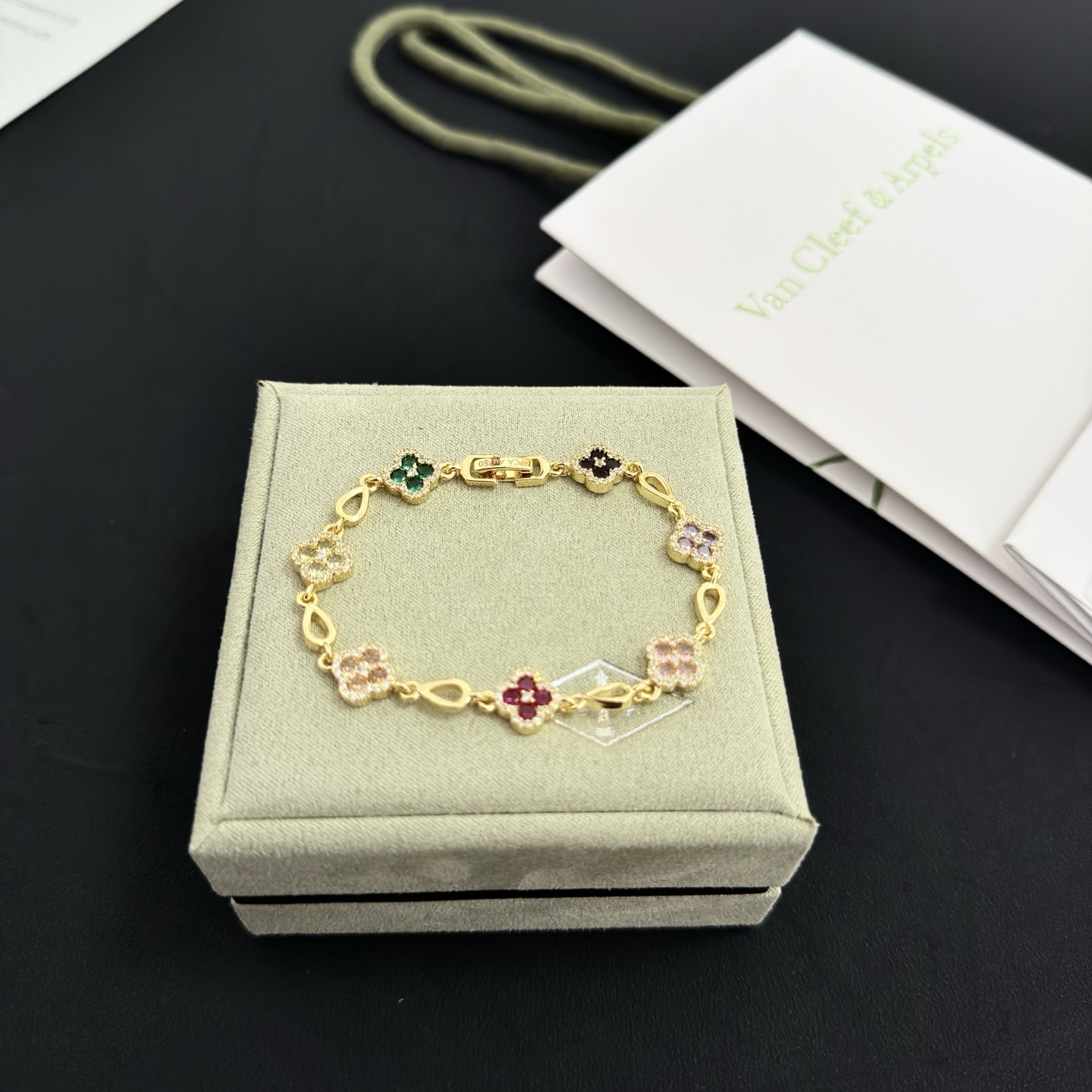 Van Cleef & Arpels Jewelry 〔 〕 VCA V — photo 3