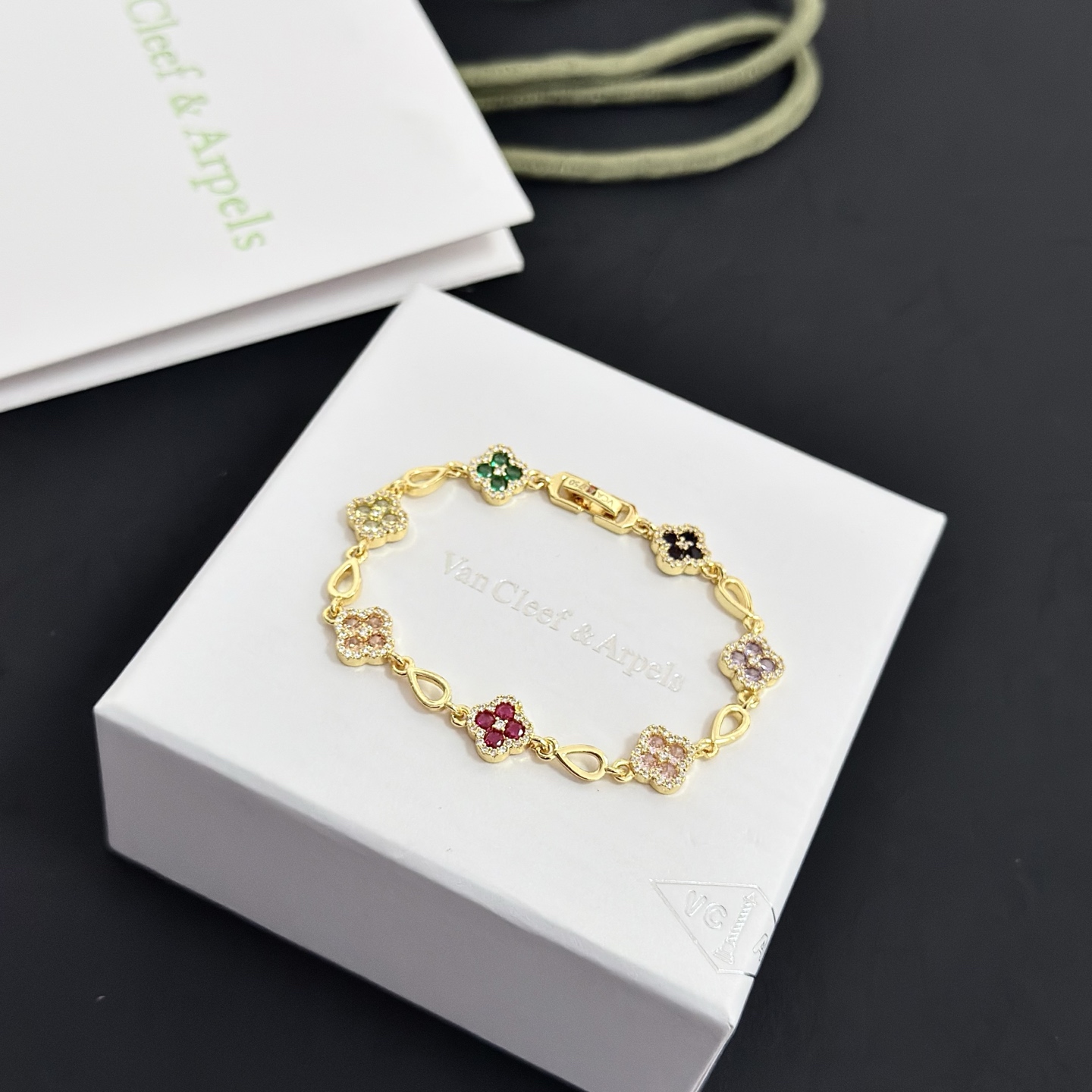Van Cleef & Arpels Jewelry 〔 〕 VCA V — photo 2