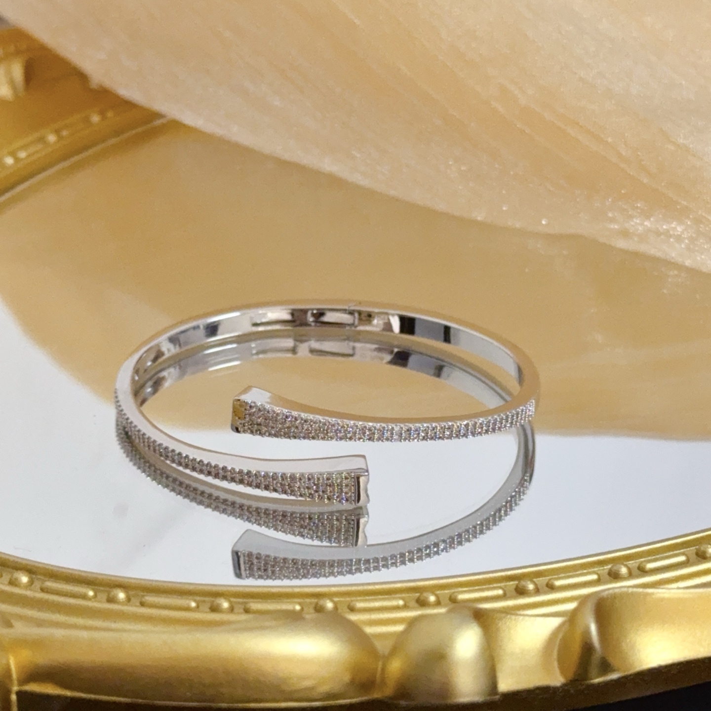 Piaget Possibly Possession bracelet (watch not visible) silver case with pavé gemstone accents, white box 0mm Women's Unknown