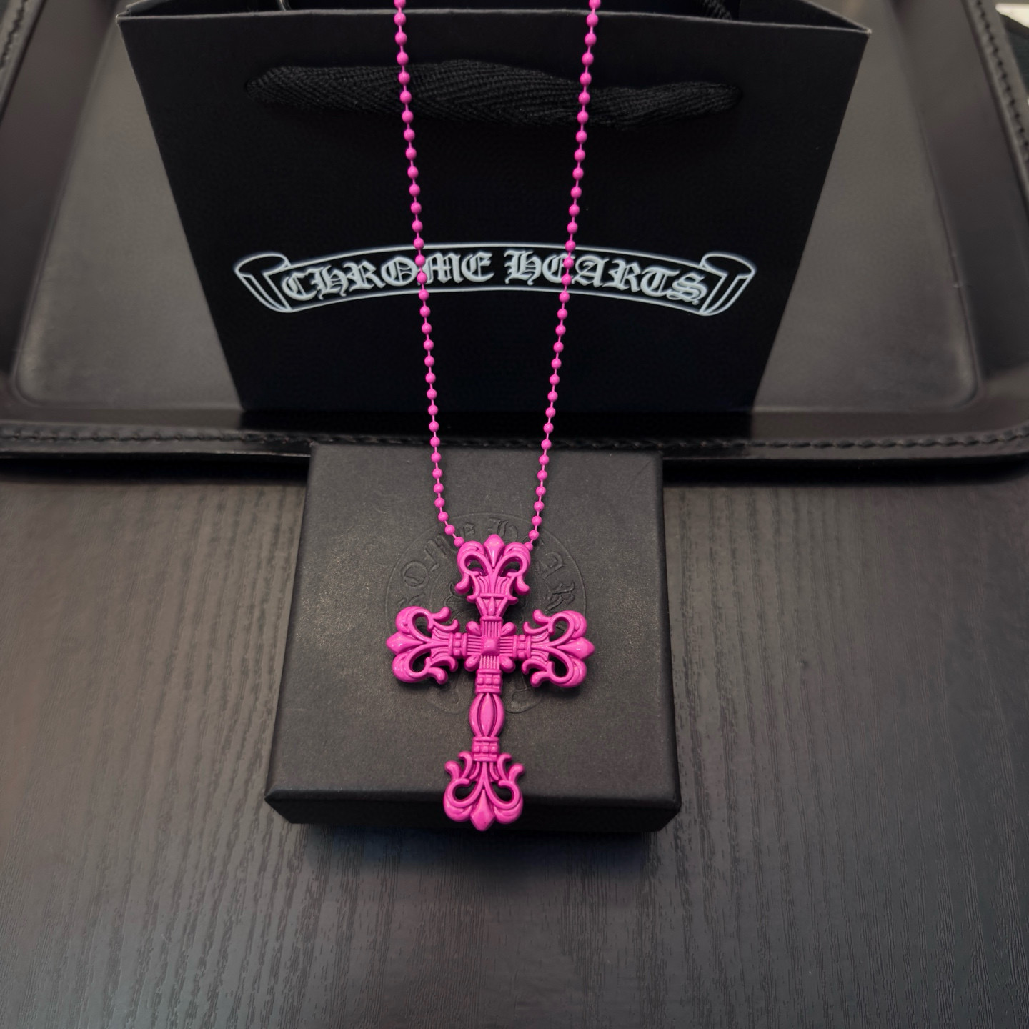 Chrome Hearts 新款Chrome Hearts 克罗心火焰十字架树脂项链 工艺 颜色非常俏皮