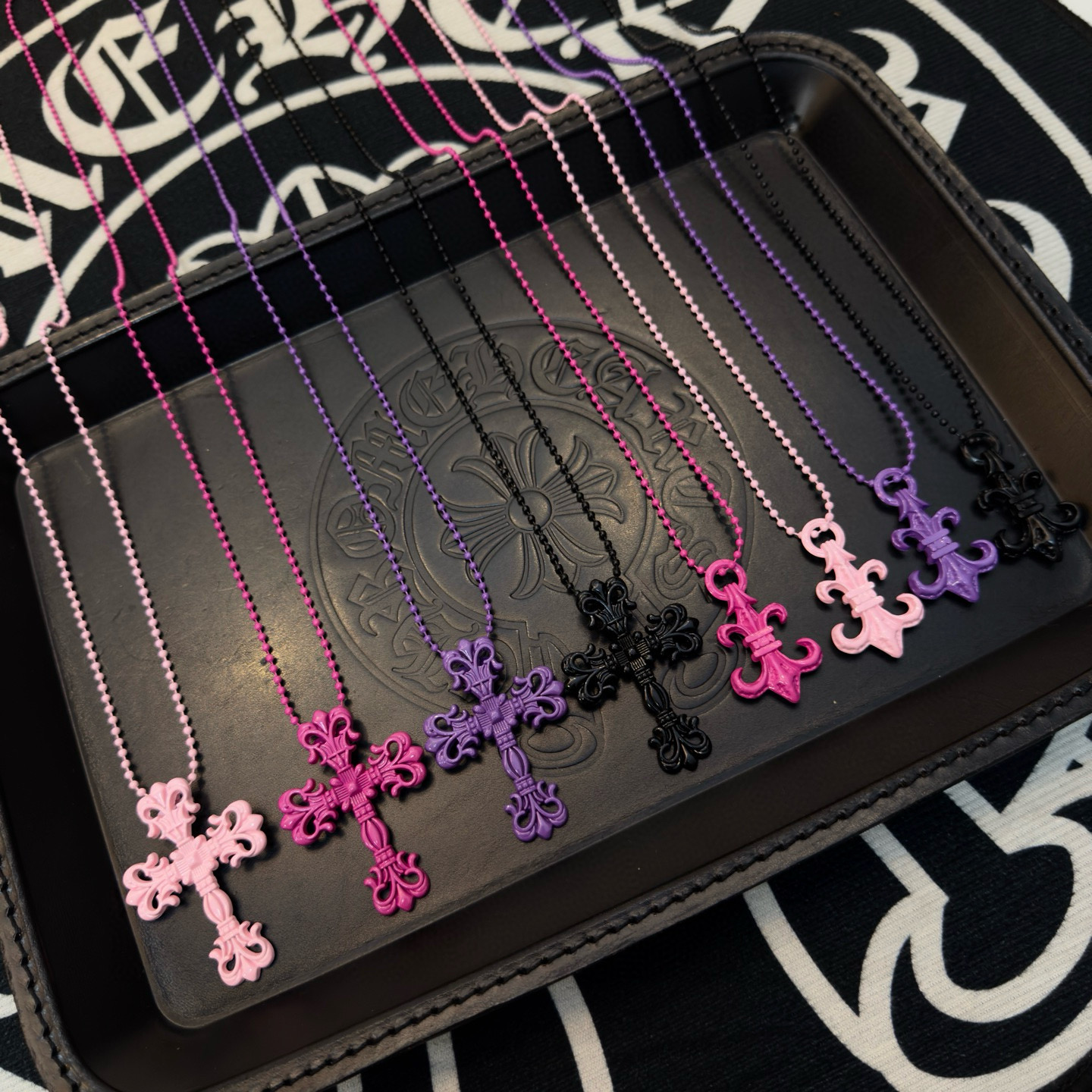Chrome Hearts 新款Chrome Hearts 克罗心火焰十字架树脂项链 工艺 颜色非常俏皮