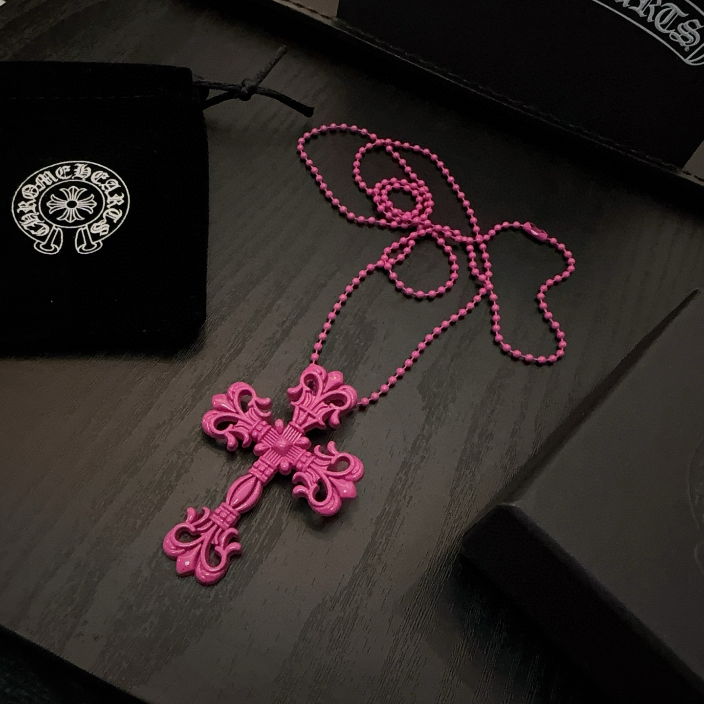 Chrome Hearts 新款Chrome Hearts 克罗心火焰十字架树脂项链 工艺 颜色非常俏皮