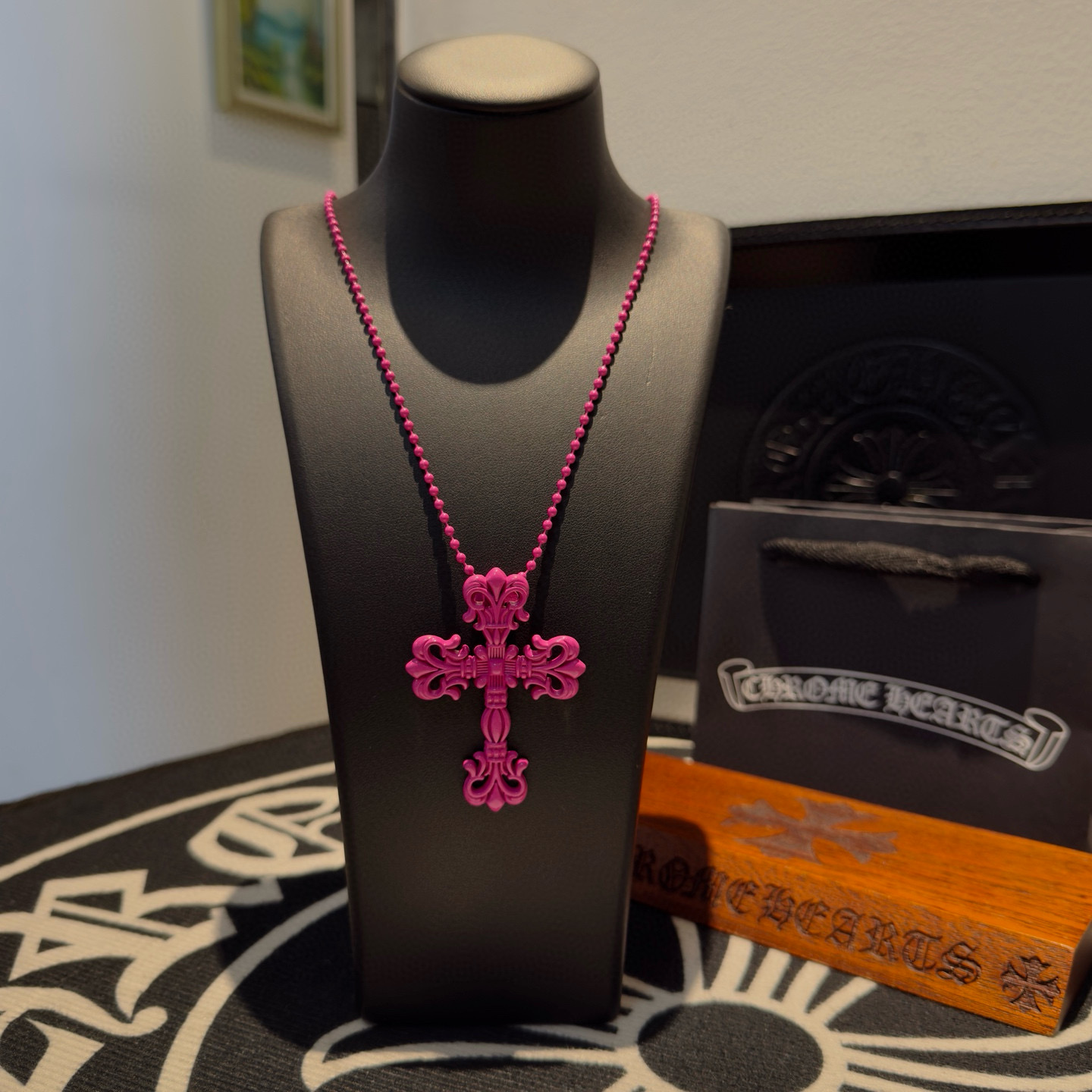 Chrome Hearts 新款Chrome Hearts 克罗心火焰十字架树脂项链 工艺 颜色非常俏皮