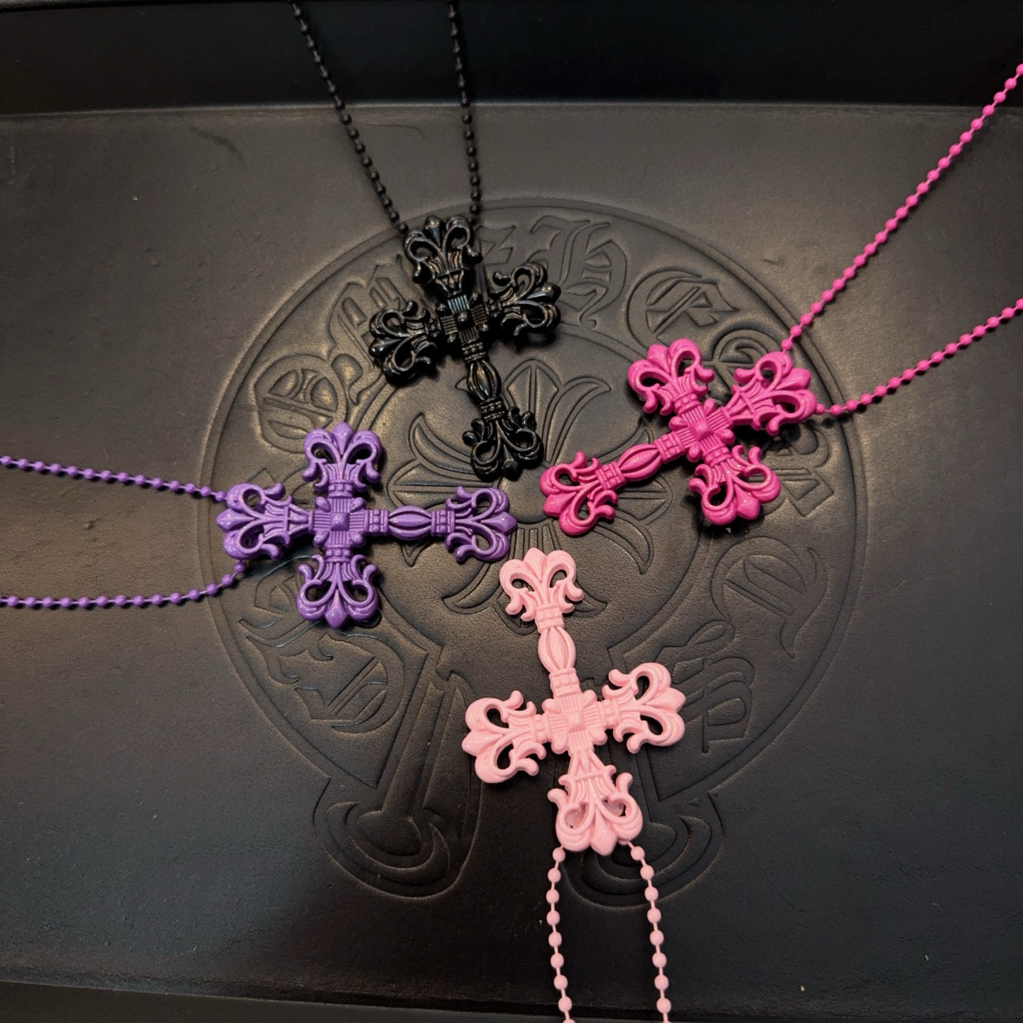 Chrome Hearts 新款Chrome Hearts 克罗心火焰十字架树脂项链 工艺 颜色非常俏皮