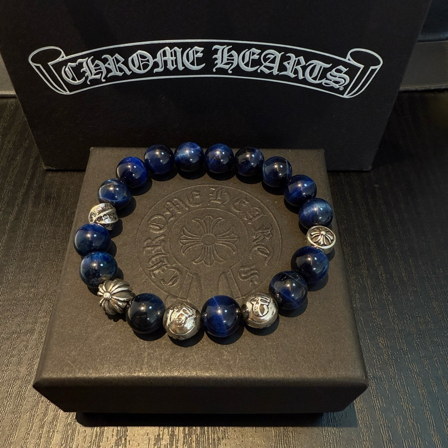 NO:705041,Batch of new [counter quality] Chrome Hearts classic retro multi-element lapis lazuli right hand chain bracelet, different concave and convex shapes and different pattern design styles are unique. The cross scout flower is the symbol of Chrome Hearts, so it is more durable. Genuine patterned Chrome Hearts distinguishes the ordinary light version in the market. Check the quality of the version. Look at the printing details, the degree of retro gray oxidation. Seiko version!  , jewelry boutique, chrome hearts, chrome hearts, bracelet19860909批 新款【专柜品质】Chrome Hearts克罗心 经典复古多元素青金右手链手串,凹凸造型不同的花纹设计风格呈现出与众不同 ,十字架童军花是克罗心的标志 ,所以更经久不衰 ,正品打版Chrome Hearts克罗心 ,区别市场普通轻版 ,对版对标品质 ,看字印细节 ,复古做旧灰氧程度.精工版本！,饰品精品,chrome hearts,chrome hearts,bracelet,Jewelry