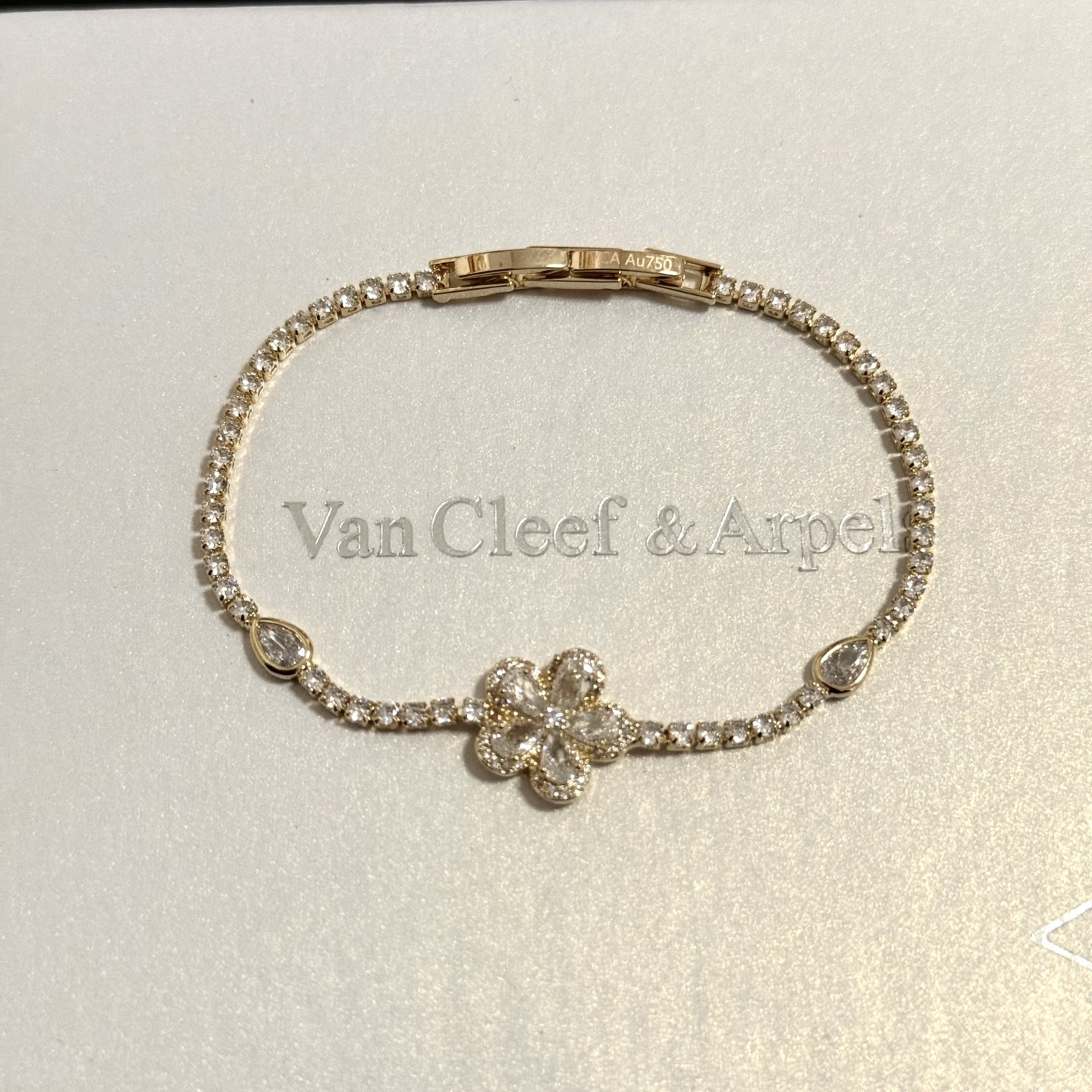 Van Cleef Arpels Frivole bracelet 18K yellow gold clear diamond 17cm