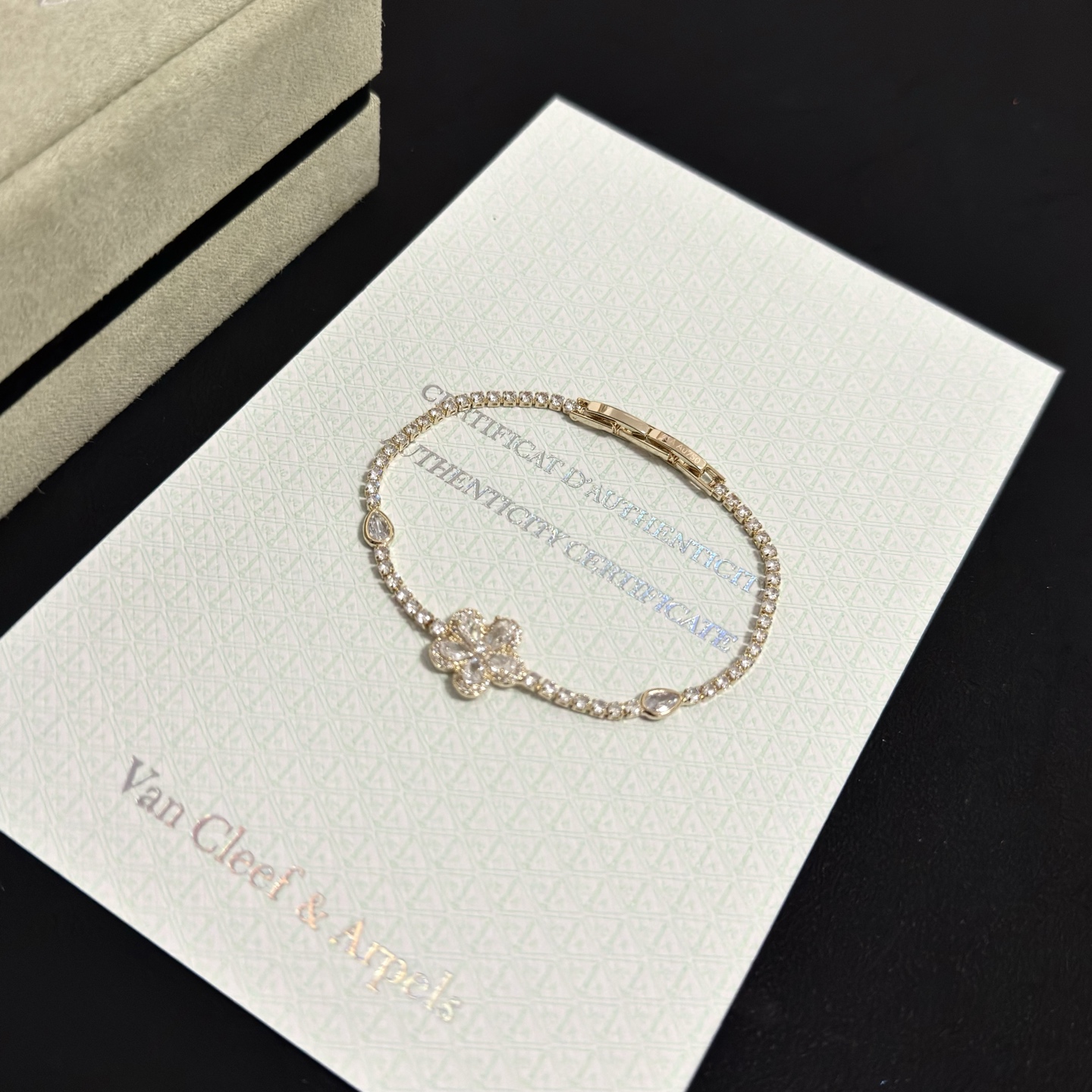 Van Cleef Arpels Frivole bracelet 18K yellow gold clear diamond 17cm