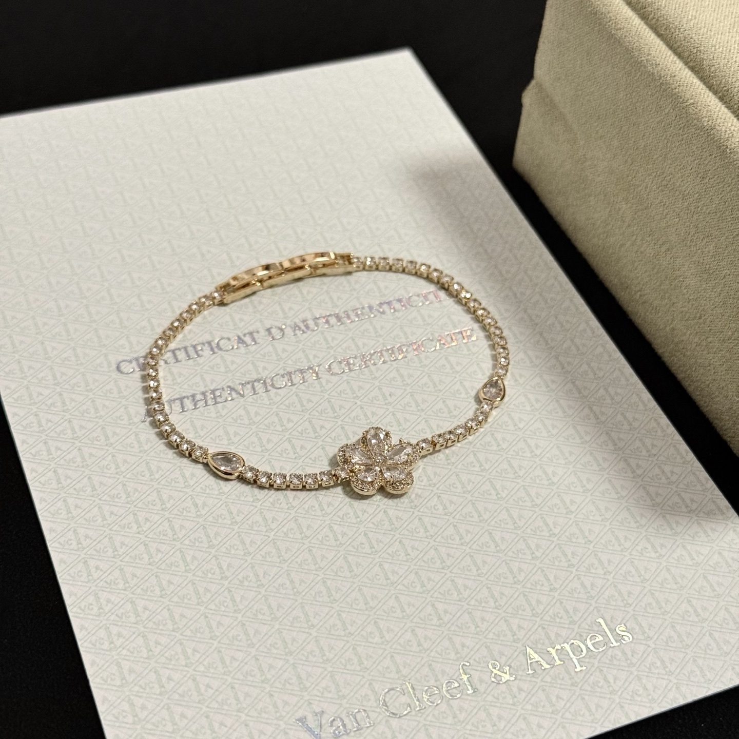 Van Cleef Arpels Frivole bracelet 18K yellow gold clear diamond 17cm