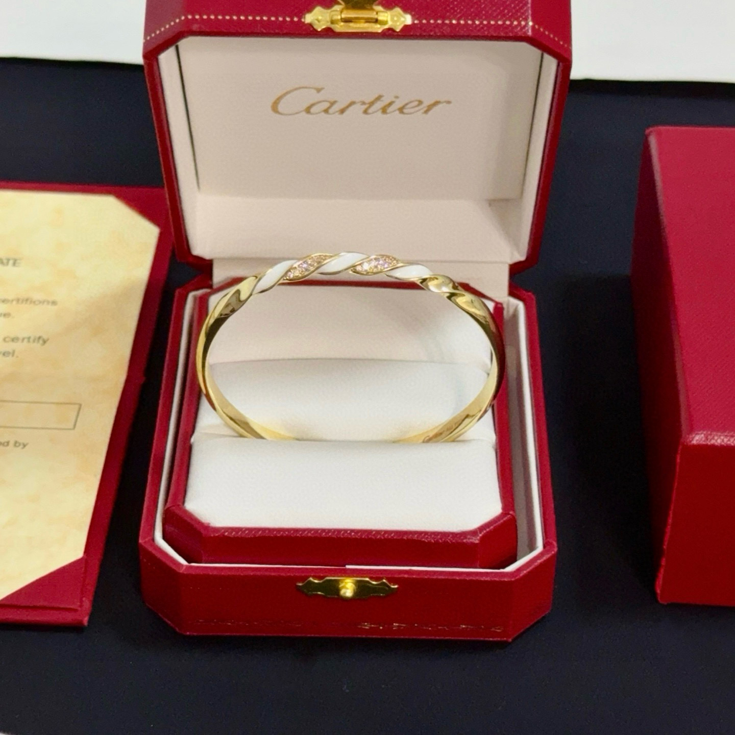 Cartier 卡地亚豹头镶钻手镯 高端定制版本 镶嵌钻工艺 V金材质 而 风格 用凌厉线条重构爱情美学 打破常规