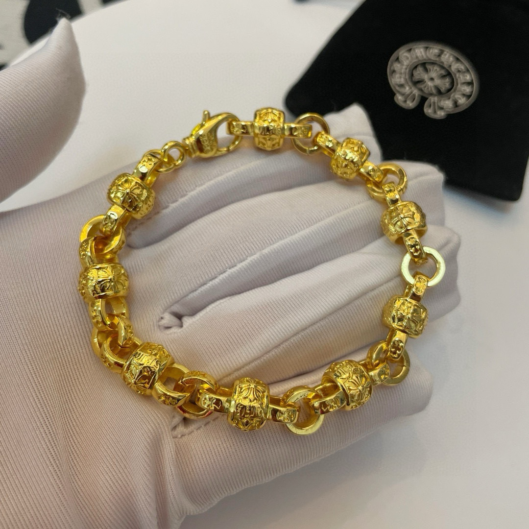 NO:688174,Batch of new [counter quality] Chrome Hearts classic gold color cross flower ball bracelet. Concave and convex shapes with different pattern design styles, showing a distinctive cross. The Scout flower is the symbol of Chrome Hearts, so it is more durable. Authentic pattern-printed Chrome Hearts Chrome Hearts is different from the ordinary light version in the market. Check the quality of the version. Look at the printing details. The degree of retro gray oxidation. Seiko version!  !  !  Purely handmade ~ Authentic open mold fashion essentials. Can be worn by both men and women. Same style for couples. Official website original. Rock punk Thai silver style. Retro elements. Trendy and versatile!  , jewelry boutique, chrome hearts, chrome hearts, bracelet, gold19860909批 新款【专柜品质】Chrome Hearts克罗心经典黄金色十字架花球手链 凹凸造型不同的花纹设计风格 呈现出与众不同 十字架 童军花是克罗心的志 所以更经久不衰 正品打版Chrome Hearts克罗心 区别市场普通轻版 对版对标品质 看字印细节 复古做旧灰氧程度.精工版本！！！ 纯手工打造 ～正品开模潮流时尚必备 男女均可佩戴 情侣同款 官网原版 摇滚朋克泰银风格 复古元素 潮流百搭！,饰品精品,chrome hearts,chrome hearts,bracelet,gold,Jewelry