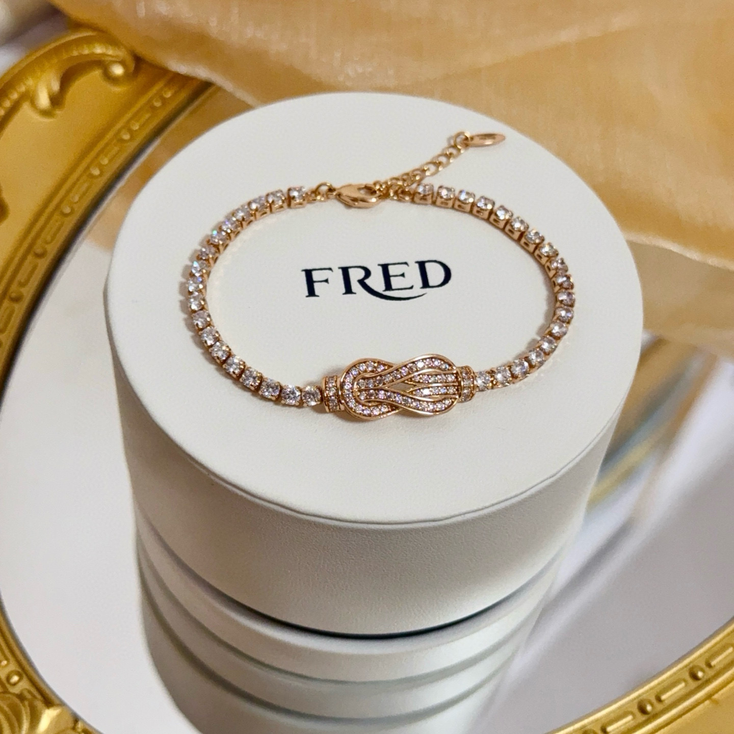 NO:688280,Popular Frederic full diamond horseshoe buckle bracelet, classic and versatile, a must-have item for fashionistas, fashionable and exquisite, 11 pairs of customized versions, thickened 18k electroplating process, the effect is very versatile!  !  , jewelry boutique, bracelet19860909火爆 费雷德满钻马蹄扣手链 经典百搭,网红达人 时尚一族备必单品,时尚精致,11对版定制,加厚电镀18k工艺,上手效果非常百搭！！,饰品精品,bracelet,Jewelry