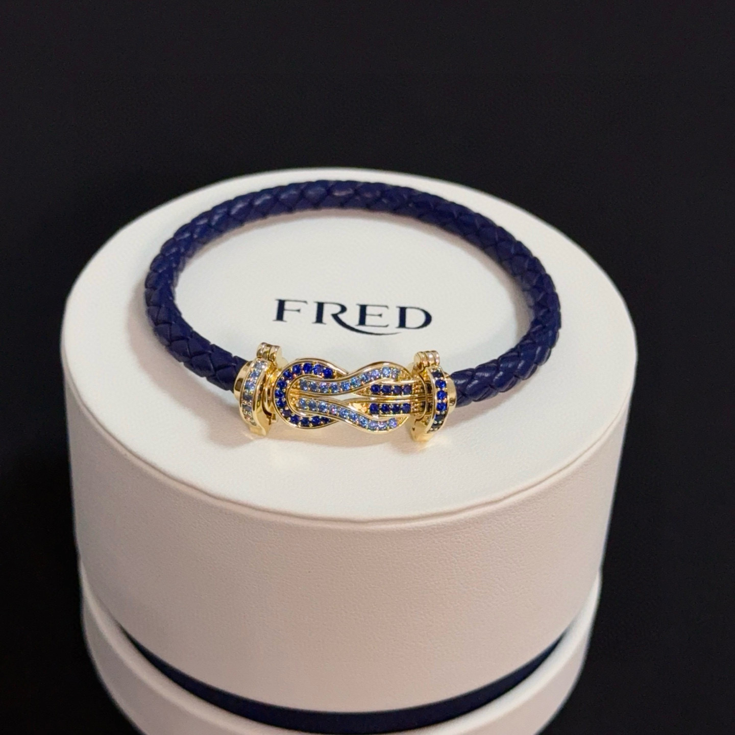 NO:688281,Popular Frederic full diamond horseshoe buckle bracelet, classic and versatile, a must-have item for fashionistas, fashionable and exquisite, 11 pairs of customized versions, thickened 18k electroplating process, the effect is very versatile!  !  , jewelry boutique, bracelet19860909火爆 费雷德满钻马蹄扣手镯 经典百搭,网红达人 时尚一族备必单品,时尚精致,11对版定制,加厚电镀18k工艺,上手效果非常百搭！！,饰品精品,bracelet,Jewelry