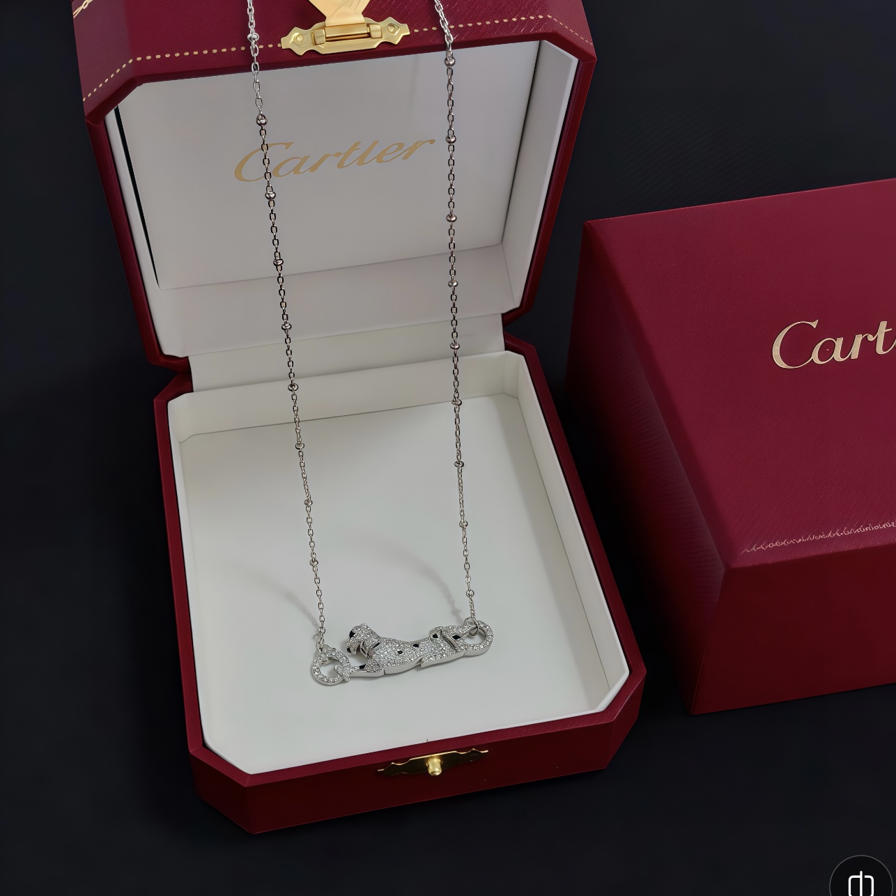 NO:688290,Cartier diamond-encrusted cheetah necklace. High-end customized version. Diamond-encrusted craftsmanship. V gold material. Classic and fashionable style. Reconstruct the aesthetics of love with sharp lines!  Breaking the rules, the diamond-encrusted design actually achieves the ceiling of high-end sense - no need for flashy accumulation, love should be as pure as ever. Cartier is loved by many celebrities and Internet celebrities. The Leopard series bracelet is absolutely an eternal classic, and it is not limited to men and women, and there is no age limit!  Wear it and you will be the center of attention!  , jewelry boutique,cartier,necklace,bracelet19860909卡地亚镶钻猎豹项链 高端定制版本 镶嵌钻工艺 V金材质 经典而时尚风格 用凌厉线条重构爱情美学！打破常规,镶嵌钻设计反而成就高级感天花板——无需浮华堆砌,爱本应纯粹如初 卡地亚受众多明星网红的爱戴 豹子系列手镯 绝对是永恒经典 而且男女不限 年龄不限 ！戴上它你就是焦点！,饰品精品,cartier,necklace,bracelet,Jewelry