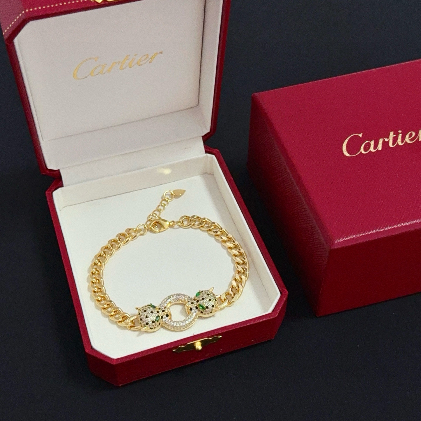 NO:688308,Cartier diamond-encrusted cheetah bracelet, high-end customized version, diamond-encrusted craftsmanship, V-gold material, classic and fashionable style, using sharp lines to reconstruct the aesthetics of love!  Breaking the rules, the diamond-encrusted design actually achieves the ceiling of high-end sense - no need for flashy accumulation, love should be as pure as ever. Cartier is loved by many celebrities and Internet celebrities. The Leopard series bracelet is absolutely an eternal classic, and it is not limited to men and women, and there is no age limit!  Wear it and you will be the center of attention!  , jewelry boutique,cartier,bracelet,bracelet19860909卡地亚镶钻猎豹手链 高端定制版本 镶嵌钻工艺 V金材质 经典而时尚风格 用凌厉线条重构爱情美学！打破常规,镶嵌钻设计反而成就高级感天花板——无需浮华堆砌,爱本应纯粹如初 卡地亚受众多明星网红的爱戴 豹子系列手镯 绝对是永恒经典 而且男女不限 年龄不限 ！戴上它你就是焦点！,饰品精品,cartier,bracelet,bracelet,Jewelry