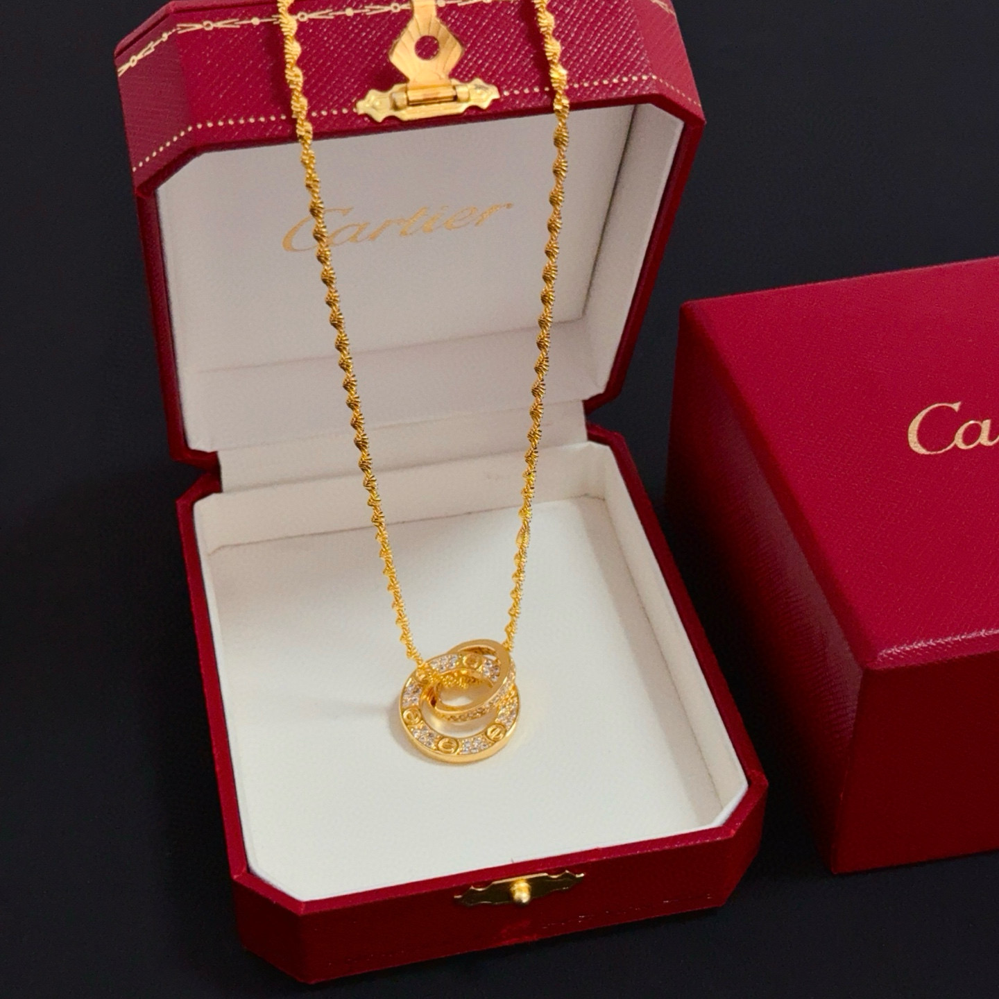 NO:688311,Cartier diamond-encrusted necklace, high-end customized version, diamond-encrusted craftsmanship, V gold material, classic and fashionable style, reconstruct the aesthetics of love with sharp lines!  Breaking the rules, the diamond-encrusted design actually achieves the ceiling of high-end sense - no need for flashy accumulation, love should be as pure as ever. Cartier is loved by many celebrities and Internet celebrities. The Leopard series bracelet is absolutely an eternal classic, and it is not limited to men and women, and there is no age limit!  Wear it and you will be the center of attention!  , jewelry boutique,cartier,necklace,bracelet19860909卡地亚镶钻项链 高端定制版本 镶嵌钻工艺 V金材质 经典而时尚风格 用凌厉线条重构爱情美学！打破常规,镶嵌钻设计反而成就高级感天花板——无需浮华堆砌,爱本应纯粹如初 卡地亚受众多明星网红的爱戴 豹子系列手镯 绝对是永恒经典 而且男女不限 年龄不限 ！戴上它你就是焦点！,饰品精品,cartier,necklace,bracelet,Jewelry