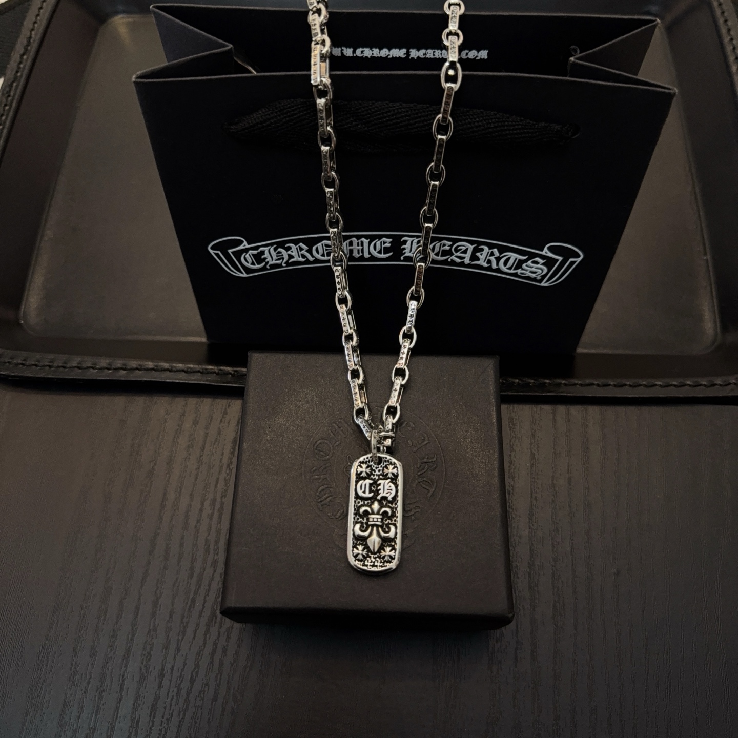 NO:688212,New [Counter Quality] Chrome Hearts Classic Retro Cross Necklace, Square Scout Flower Pendant, Concave and Concave Shape Different Pattern Design Styles, Presenting a Distinctive Cross and Scout Flower are Chrome Hearts’ emblems, so they are more durable. Genuine pattern-printed Chrome Hearts distinguishes the ordinary light version in the market. Match the standard quality. Look at the printing details. The degree of retro ash oxidation. Seiko version!  !  !  Purely handmade ~ Authentic open mold fashion essentials. Can be worn by both men and women. Same style for couples. Official website original. Rock punk Thai silver style. Retro elements. Trendy and versatile!  , jewelry boutique, chrome hearts, chrome hearts, necklace19860909新款【专柜品质】Chrome Hearts克罗心经典复古十字架项链 方牌童军花吊坠 凹凸造型不同的花纹设计风格 呈现出与众不同 十字架 童军花是克罗心的志 所以更经久不衰 正品打版Chrome Hearts克罗心 区别市场普通轻版 对版对标品质 看字印细节 复古做旧灰氧程度.精工版本！！！ 纯手工打造 ～正品开模潮流时尚必备 男女均可佩戴 情侣同款 官网原版 摇滚朋克泰银风格 复古元素 潮流百搭！,饰品精品,chrome hearts,chrome hearts,necklace,Jewelry