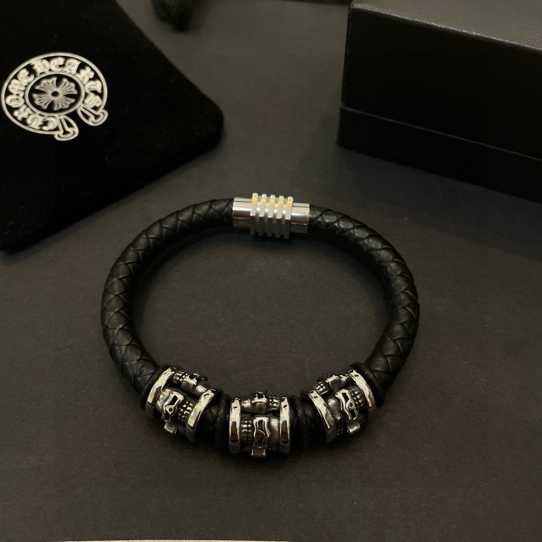 NO:688241,Chrome He@rts Chrome Hearts counter same style skull scalp rope bracelet ~ authentic open mold trendy and fashionable must-have. Can be worn by both men and women. Same style for couples. Rock punk Thai silver style. Retro elements. Trendy and versatile. Same style as the official website, boutique jewelry, chrome hearts, chrome hearts, bracelets19860909Chrome He@rts 克罗心专柜同款骷髅头皮绳手链～正品开模潮流时尚必备 男女均可佩戴 情侣款同款 摇滚朋克泰银风格 复古元素 潮流百搭 官网同款,饰品精品,chrome hearts,chrome hearts,bracelet,Jewelry