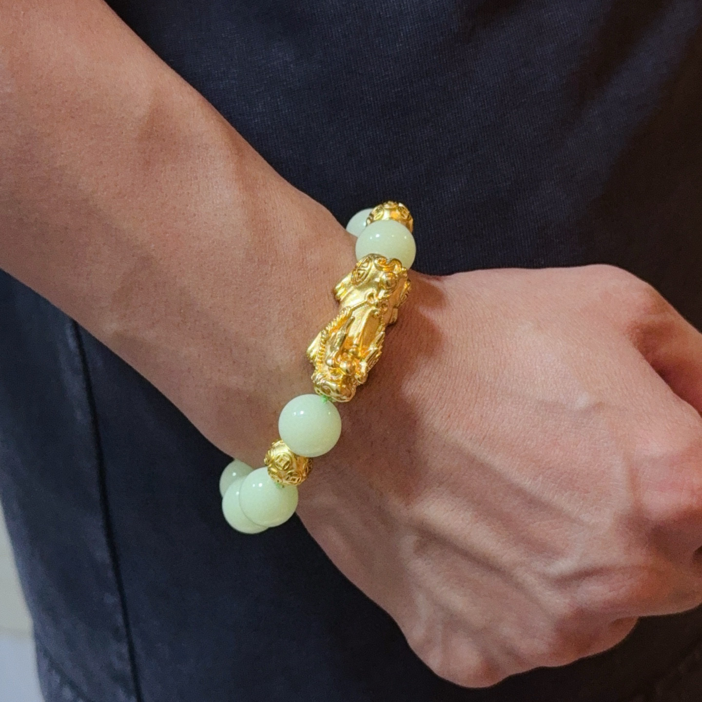 NO:688243,New [counter quality] Chrome Hearts retro multi-element bracelet, with concave and convex shapes and different pattern design styles, showing a distinctive cross. The Scout flower is the symbol of Chrome Hearts, so it is more durable. Genuine pattern-printed Chrome Hearts distinguishes the ordinary light version in the market. Match the version and benchmark quality. Look at the printing details, the degree of retro gray oxidation. Seiko version!  !  !  Purely handmade ~ Authentic open mold fashion essentials. Can be worn by both men and women. Same style for couples. Official website original. Rock punk Thai silver style. Retro elements. Trendy and versatile!  , jewelry boutique, chrome hearts, chrome hearts, bracelet19860909新款【专柜品质】Chrome Hearts克罗心复古多元素手链手串,凹凸造型不同的花纹设计风格 呈现出与众不同 十字架 童军花是克罗心的志 所以更经久不衰 正品打版Chrome Hearts克罗心 区别市场普通轻版 对版对标品质 看字印细节 复古做旧灰氧程度.精工版本！！！ 纯手工打造 ～正品开模潮流时尚必备 男女均可佩戴 情侣同款 官网原版 摇滚朋克泰银风格 复古元素 潮流百搭！,饰品精品,chrome hearts,chrome hearts,bracelet,Jewelry