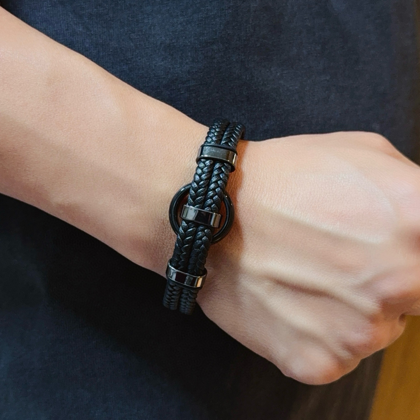 NO:688253,New [counter quality] Chrome Hearts Chrome Hearts leather rope bracelet bracelet, different concave and convex shapes, different pattern design styles, showing a distinctive cross Scout flower is the symbol of Chrome Hearts, so it is more durable. Genuine pattern-printed Chrome Hearts Chrome Hearts is different from the ordinary light version in the market. Match the version and standard quality. Look at the printing details, the degree of retro gray oxidation. Seiko version!  , jewelry boutique, chrome hearts, chrome hearts, bracelet19860909新款【专柜品质】Chrome Hearts克罗心皮绳手镯手绳,凹凸造型不同的花纹设计风格呈现出与众不同 十字架童军花是克罗心的标志 所以更经久不衰 正品打版Chrome Hearts克罗心 区别市场普通轻版 对版对标品质 看字印细节 复古做旧灰氧程度.精工版本！,饰品精品,chrome hearts,chrome hearts,bracelet,Jewelry