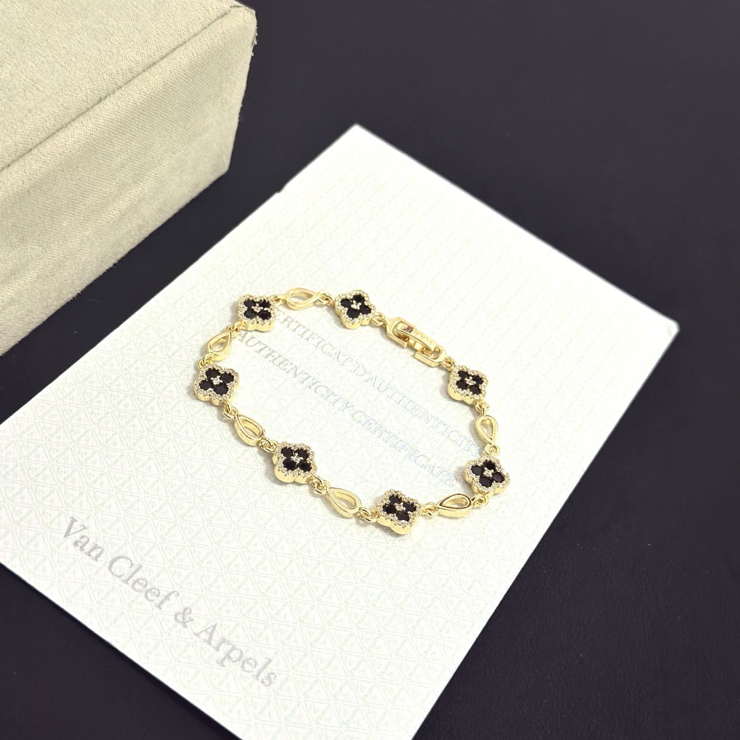 Van Cleef Arpels Alhambra bracelet yellow gold black onyx clear diamond 18cm