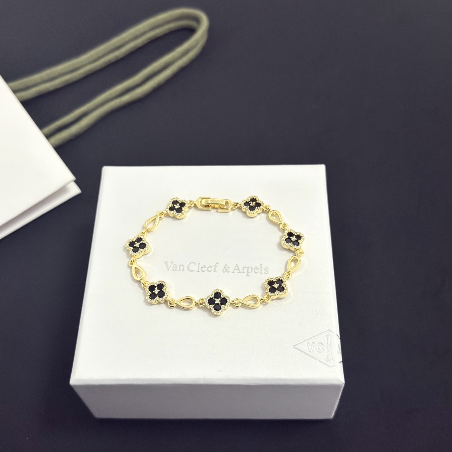 Van Cleef Arpels Alhambra bracelet yellow gold black onyx clear diamond 18cm